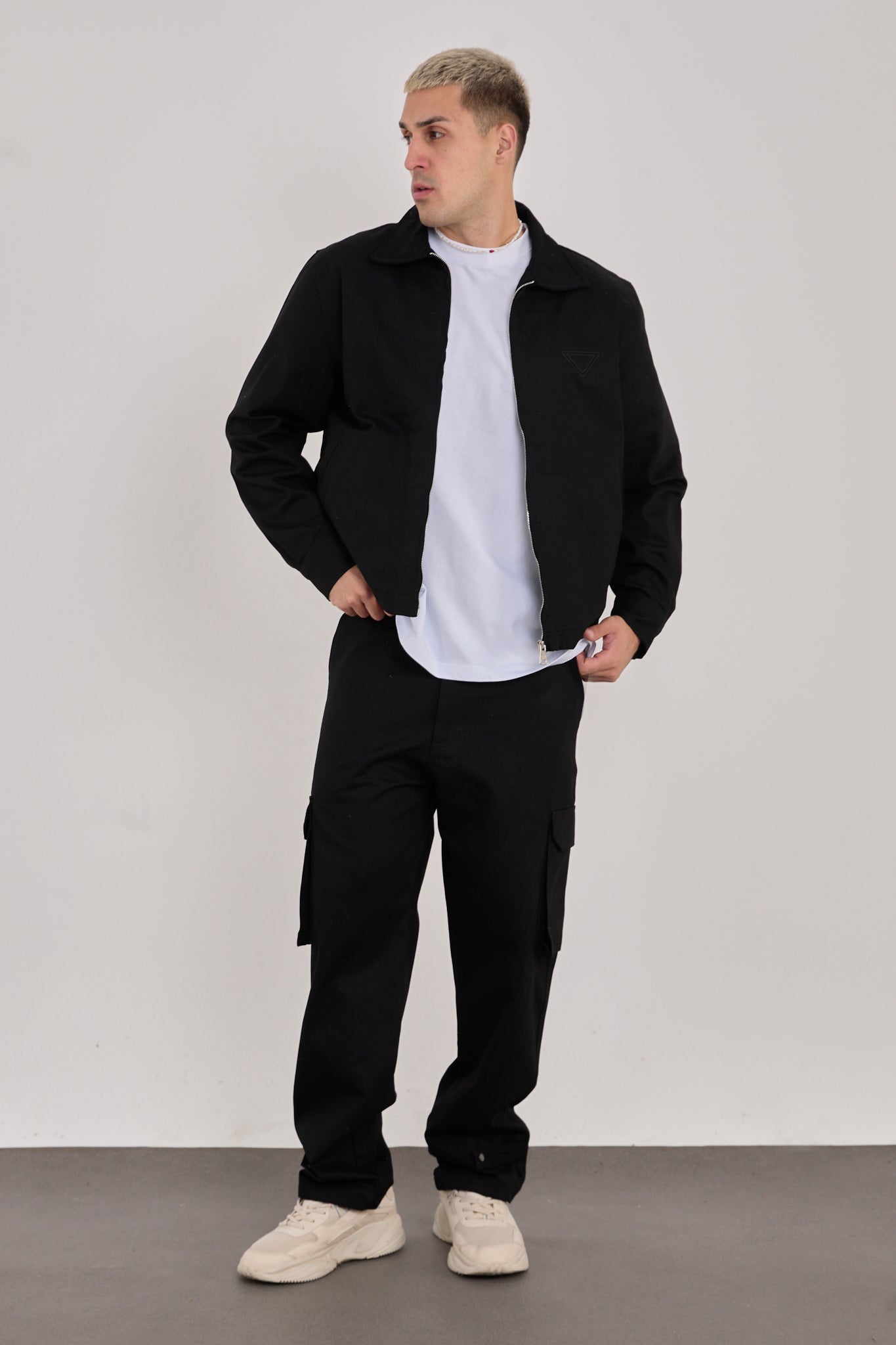 color:black