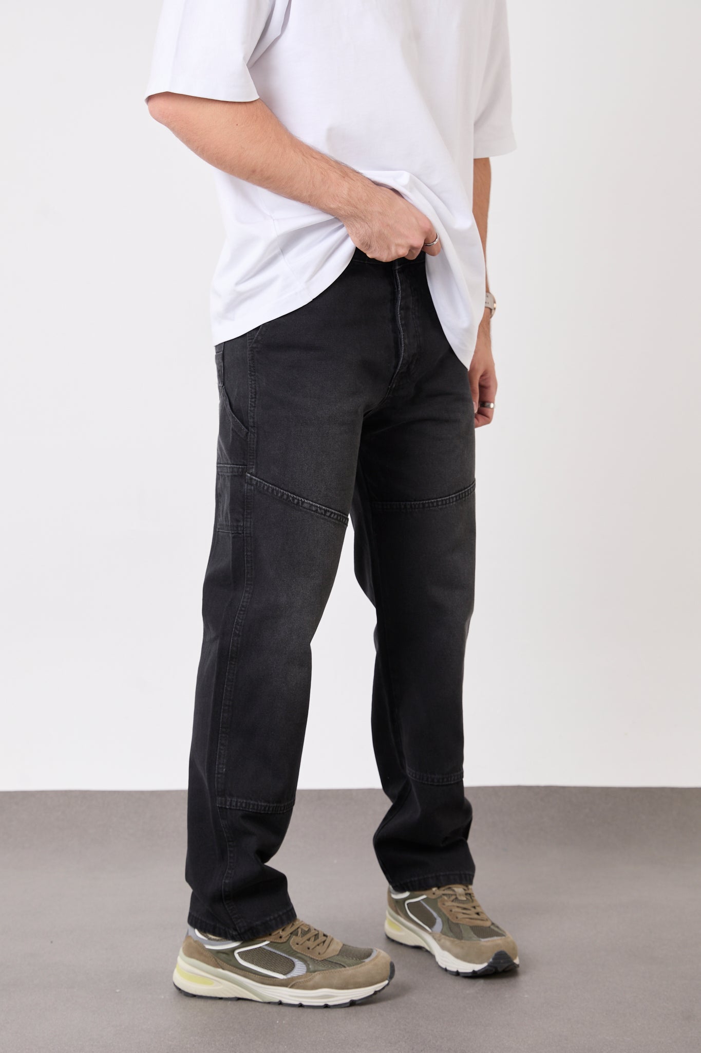 Men’s Black Utility Pocket Jeans – Relaxed Straight Fit | T-3009-2