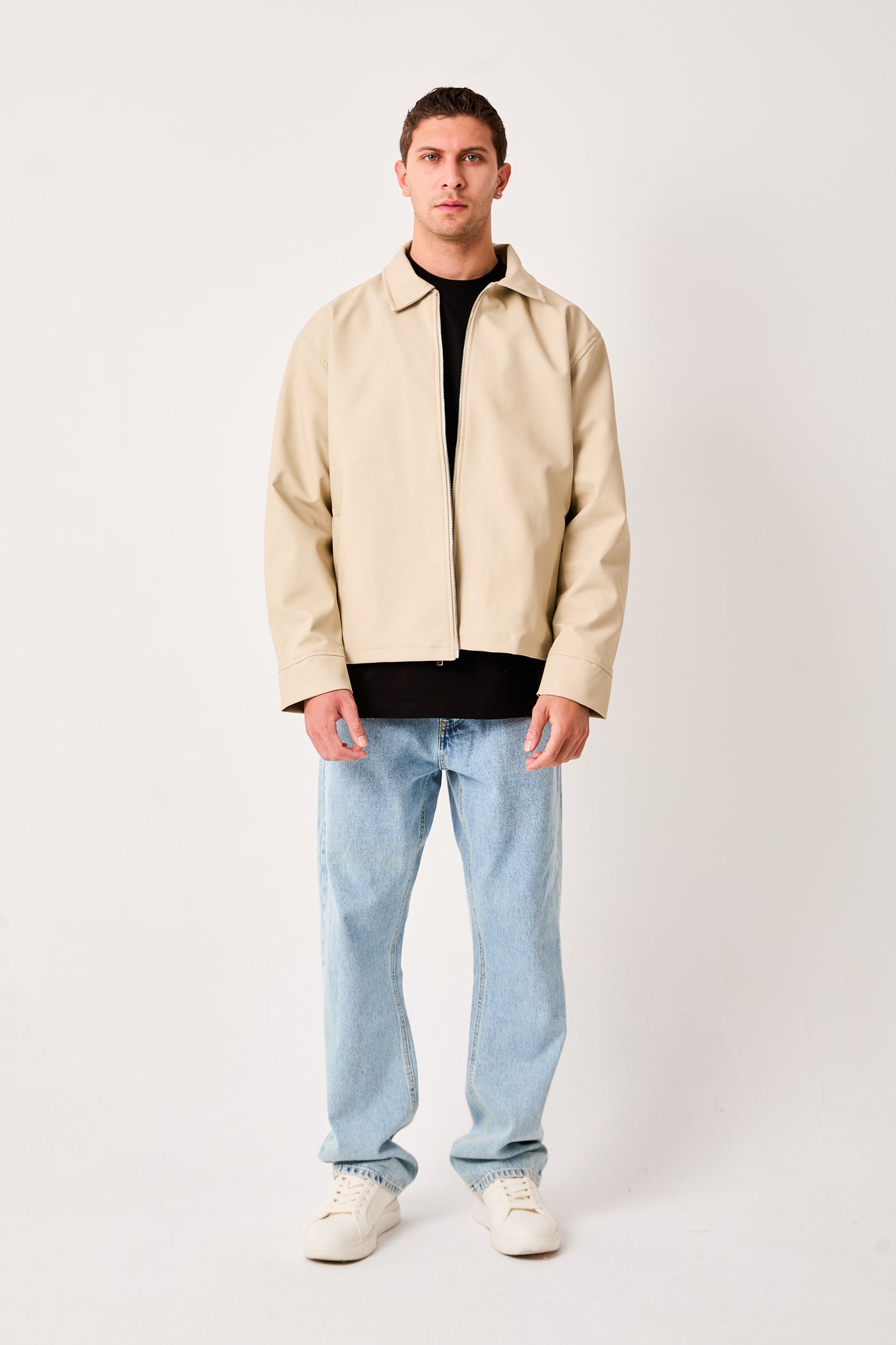 color:beige