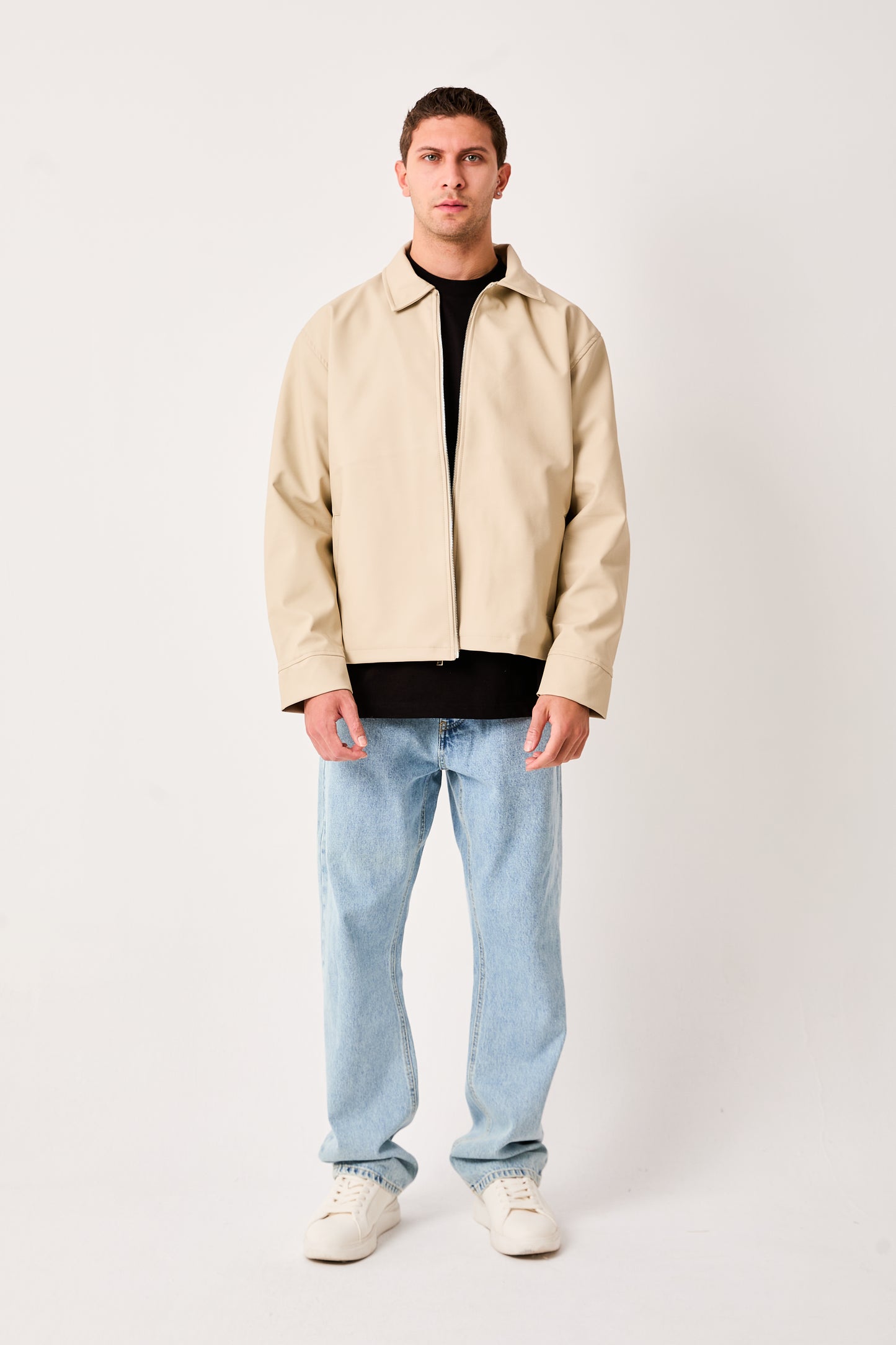 color:beige