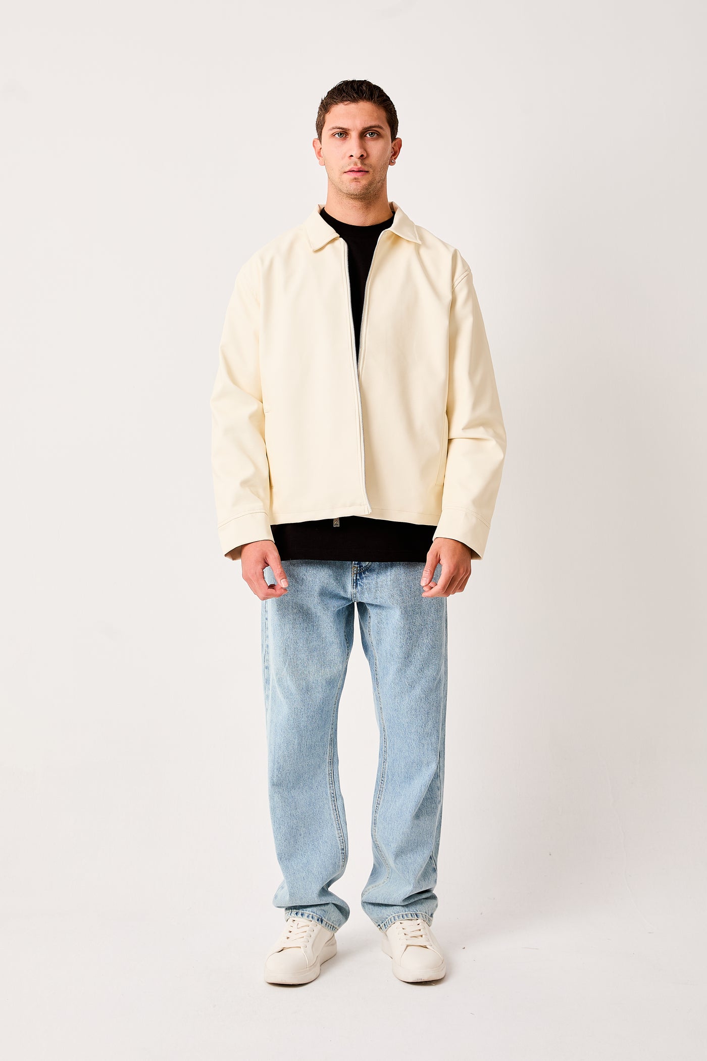 color:white