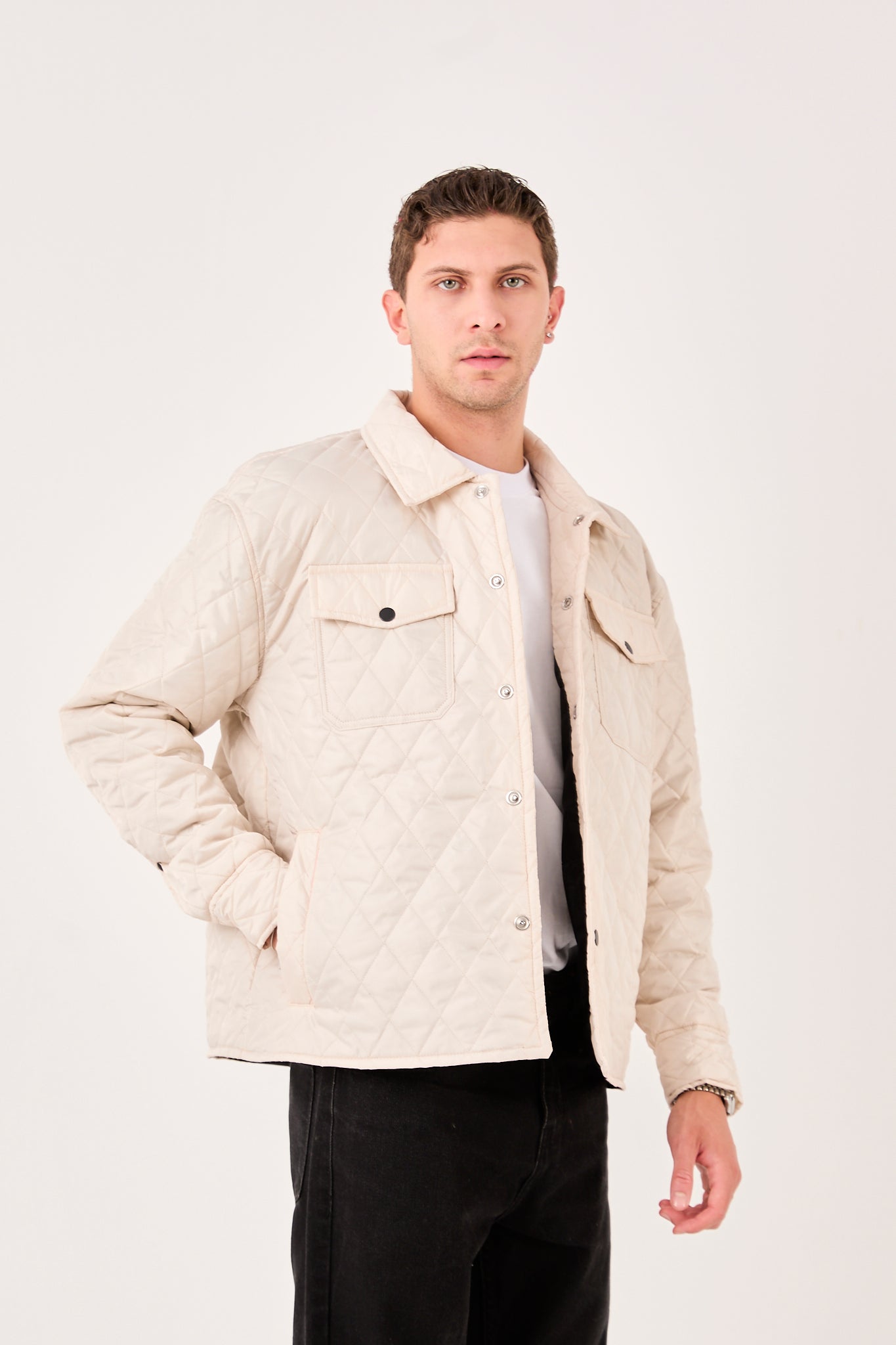 color:beige