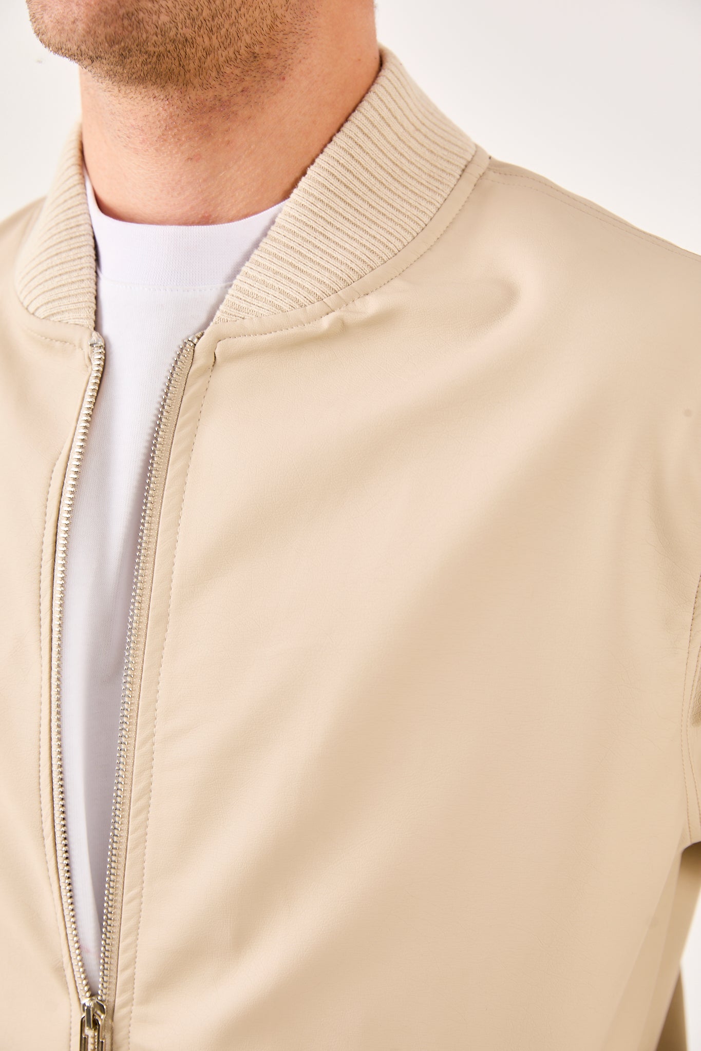 color:beige