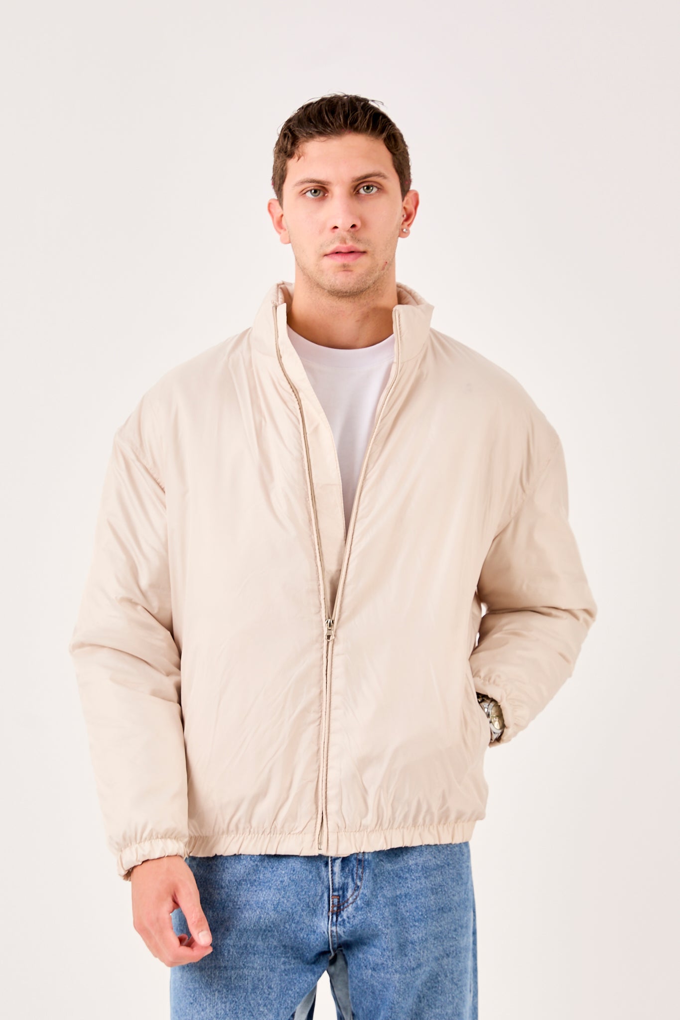 color:beige