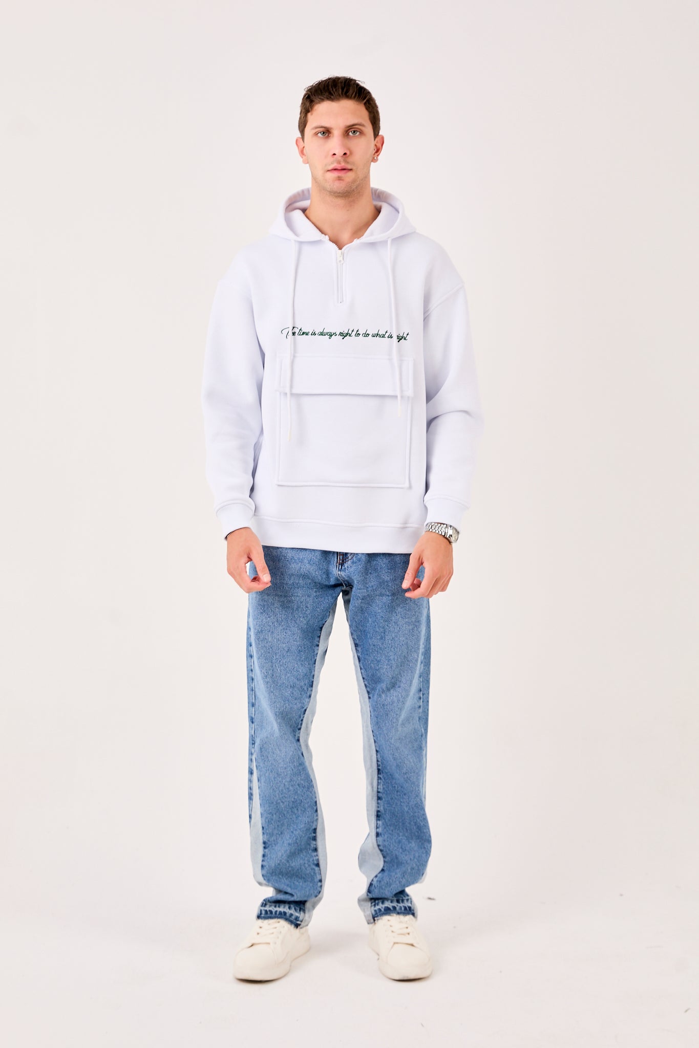 color:white
