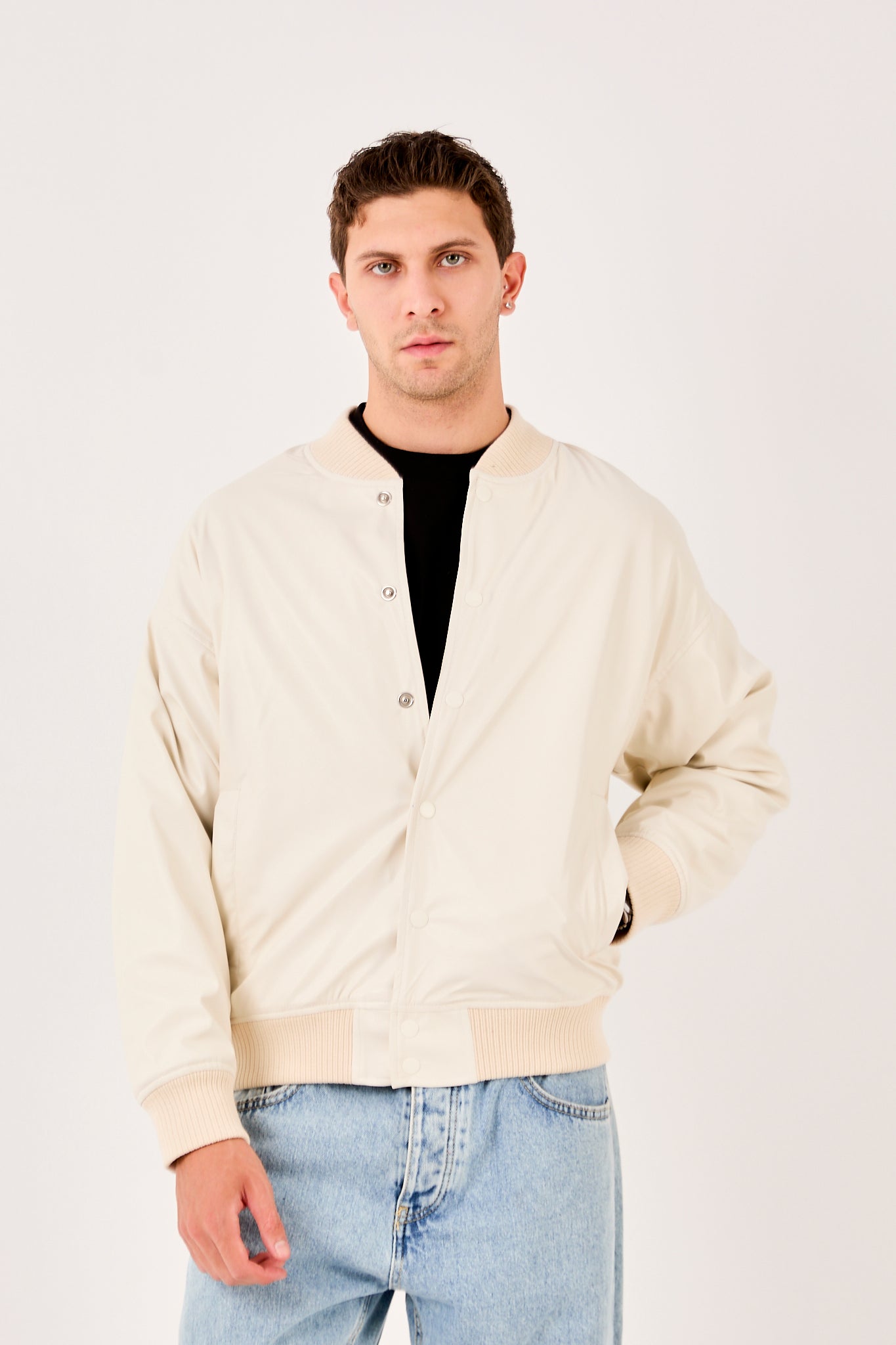 color:white