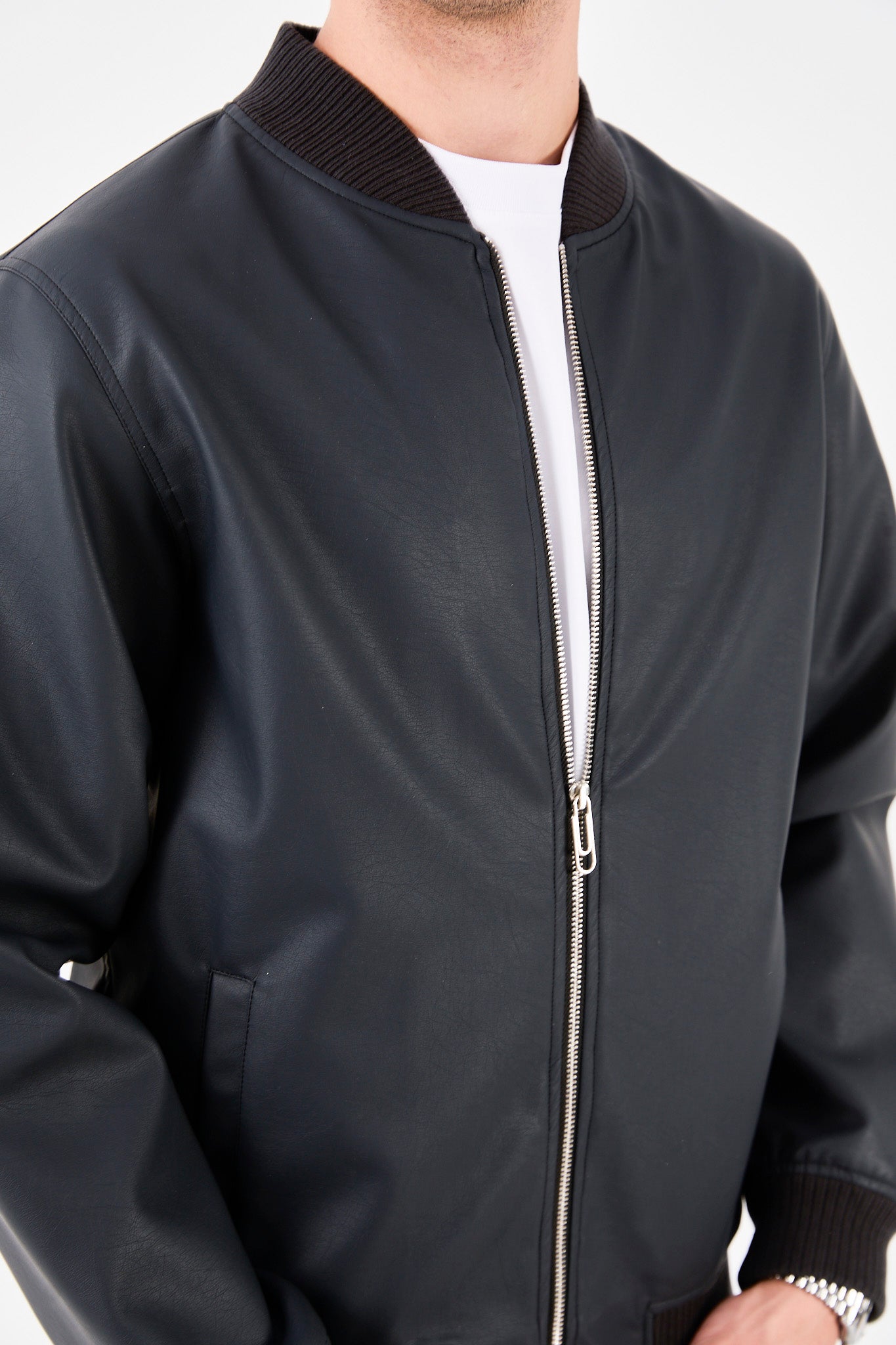 color:navy