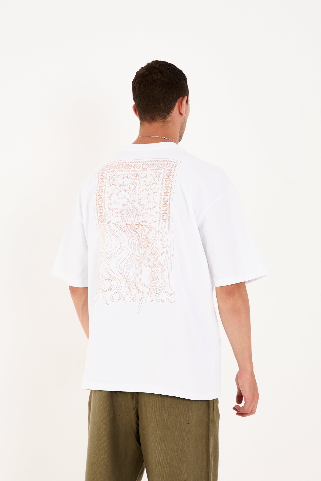 color:white