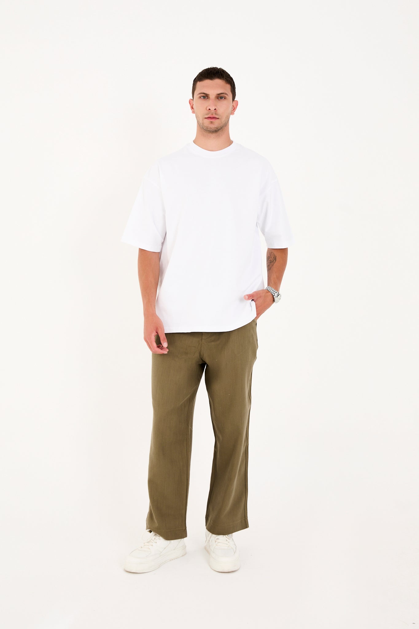 color:white
