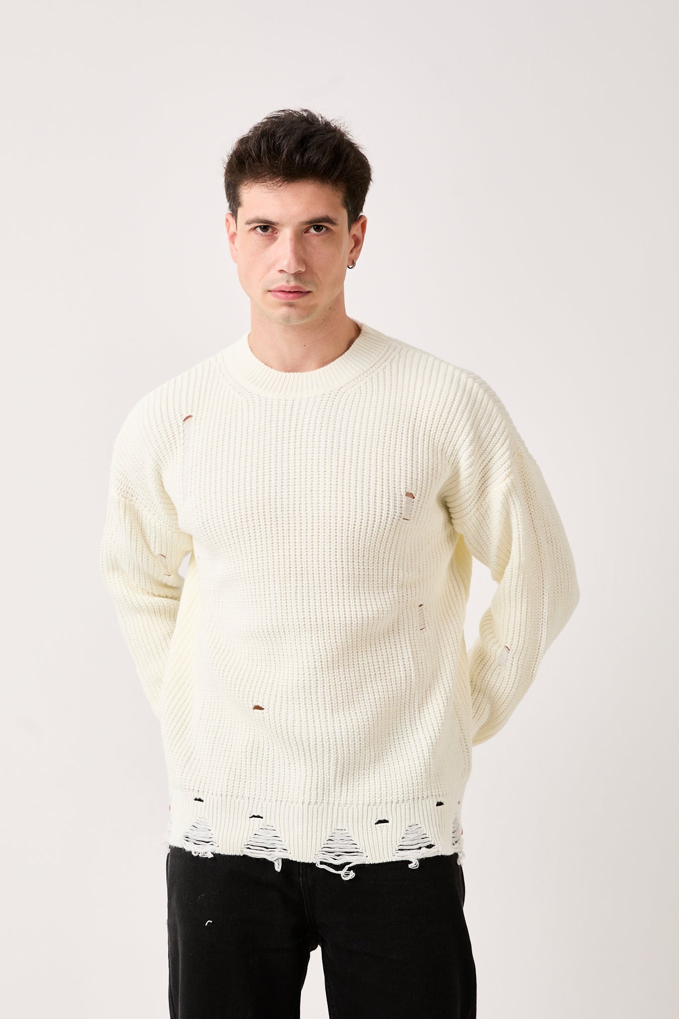 color:white