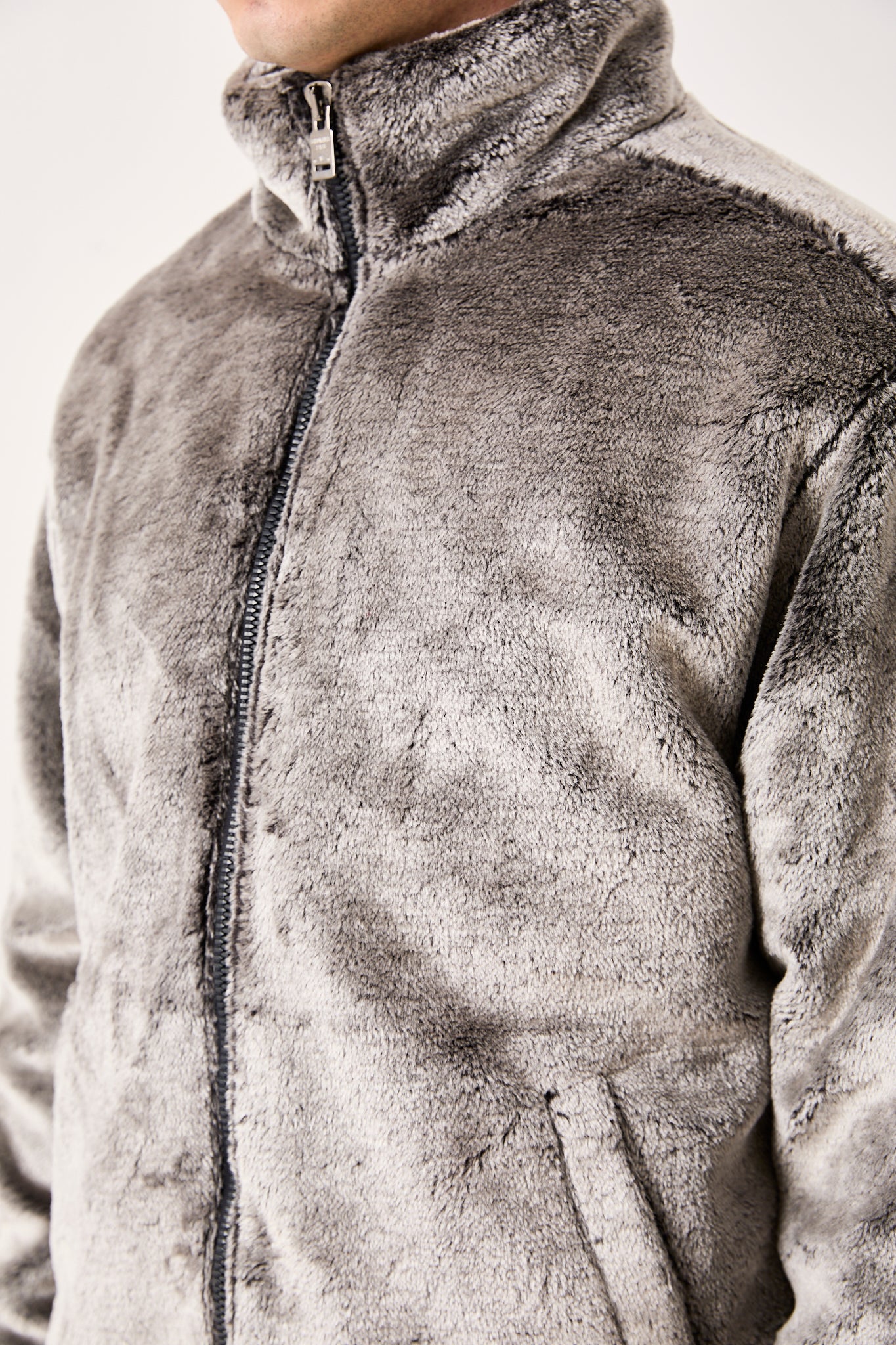 color:gray