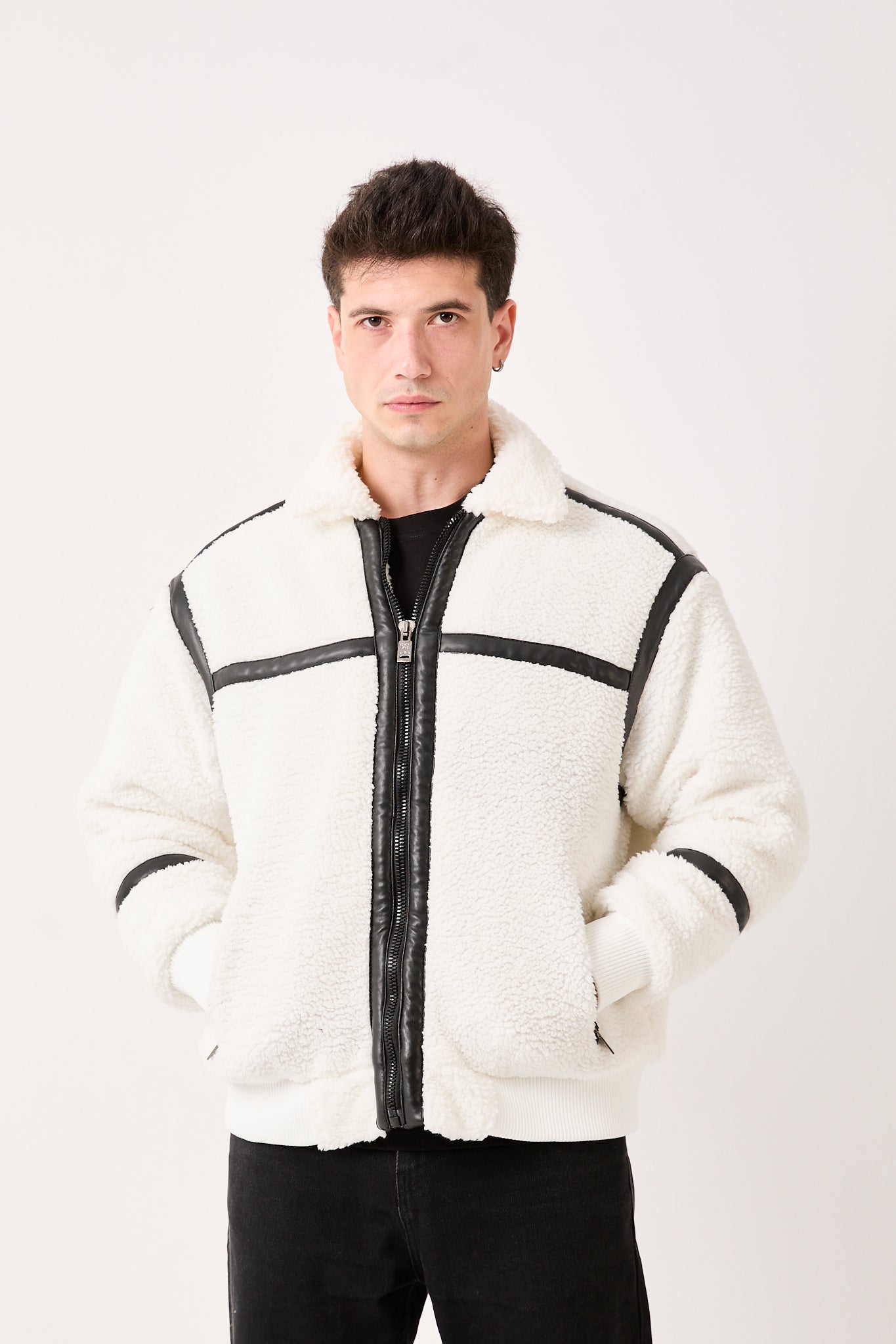 color:white