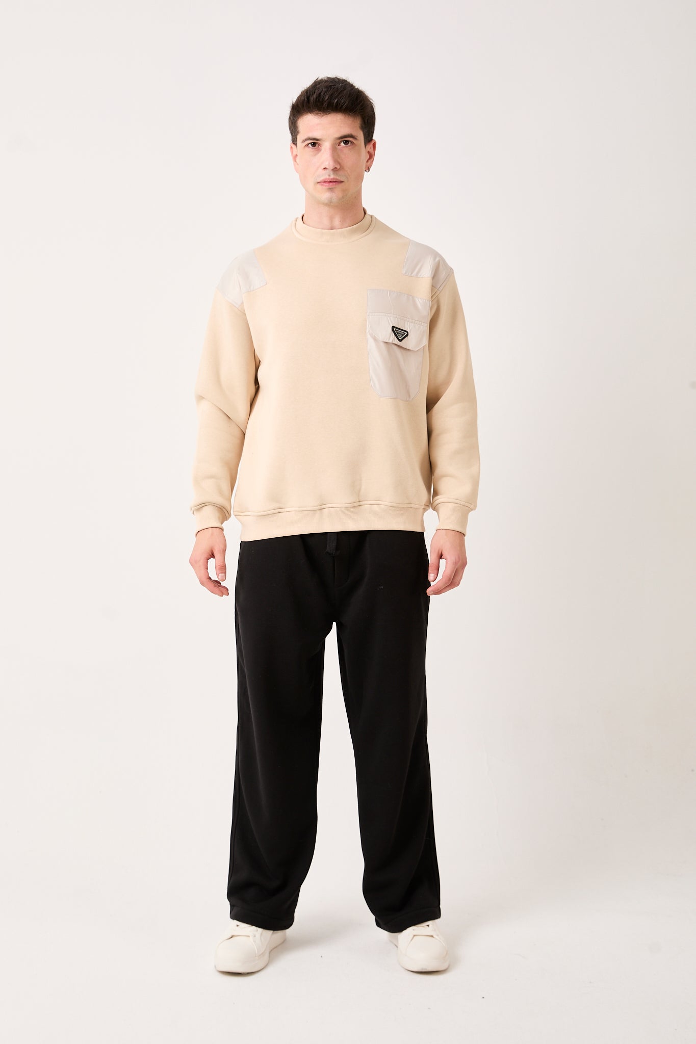 color:beige