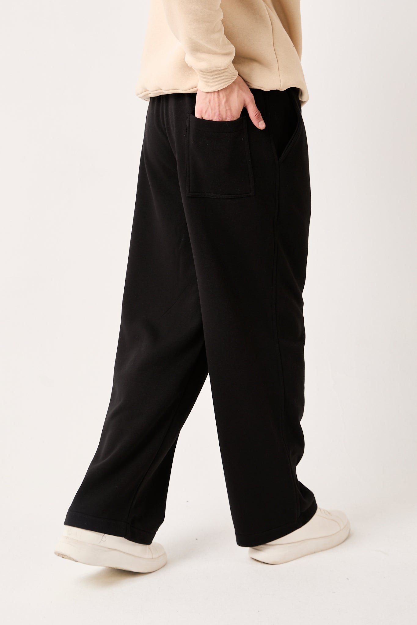 Unisex Black Fleece Sweatpants – 3-Thread Relaxed Fit-X-1001