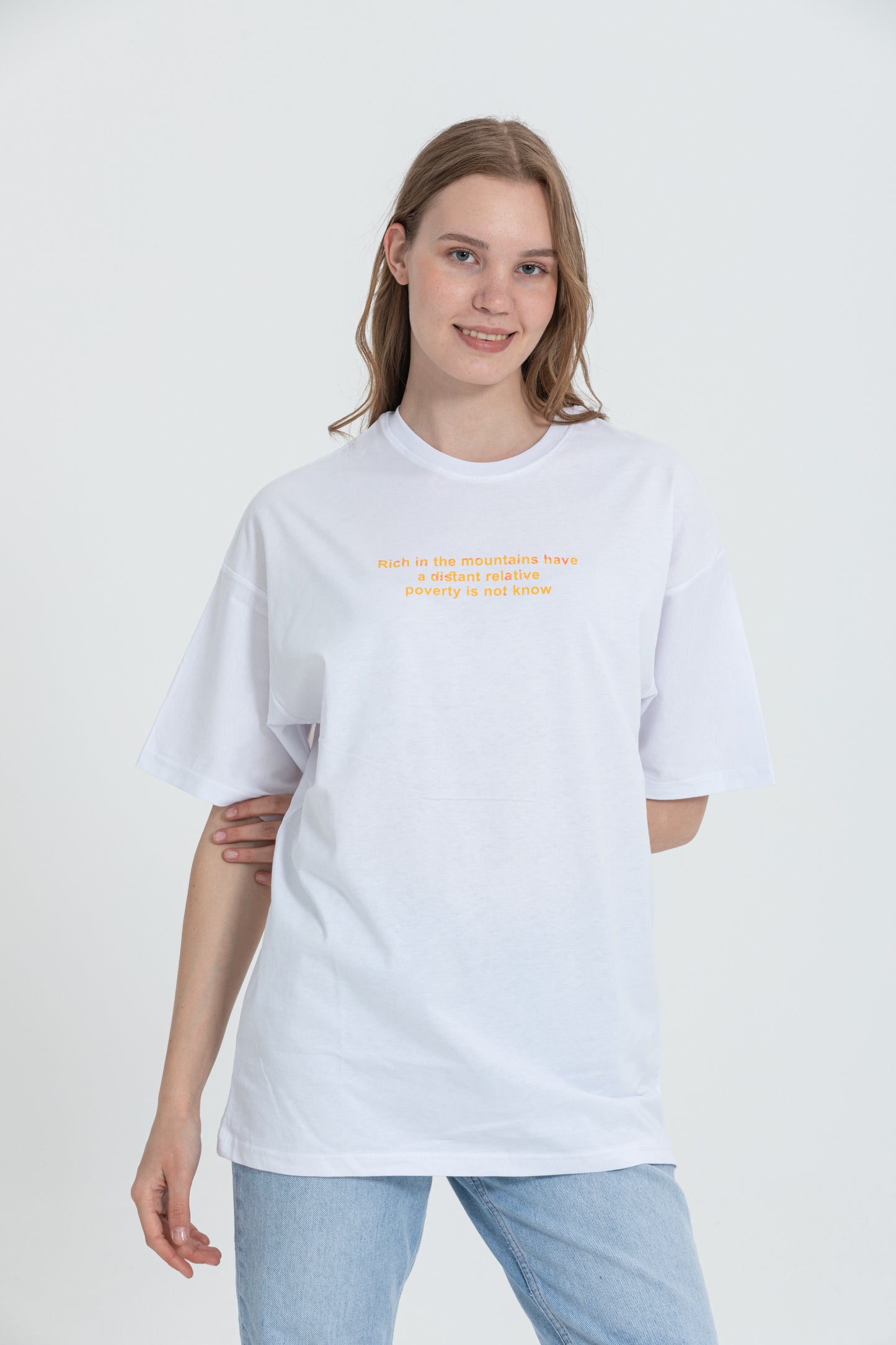 color:white