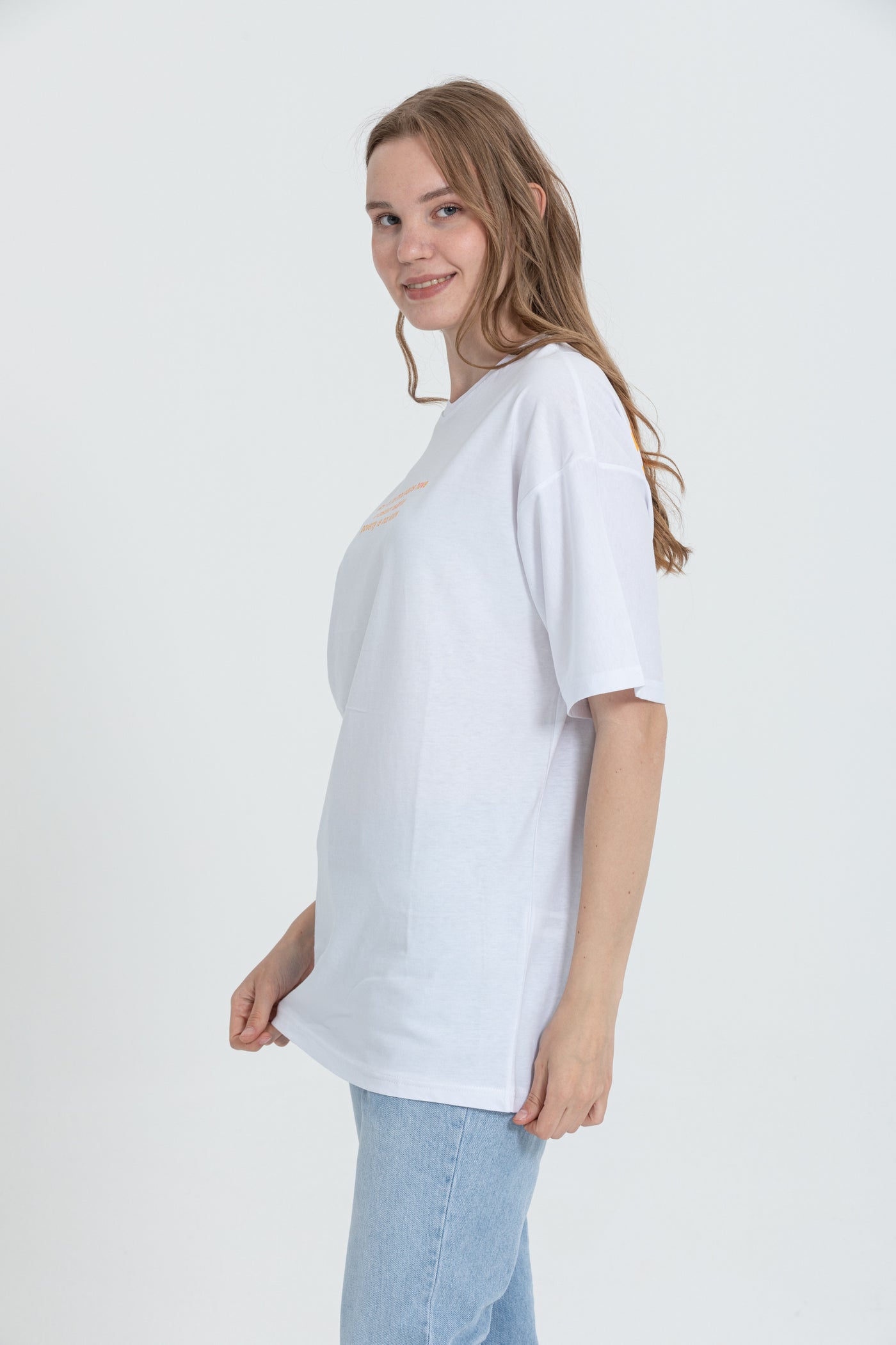 color:white