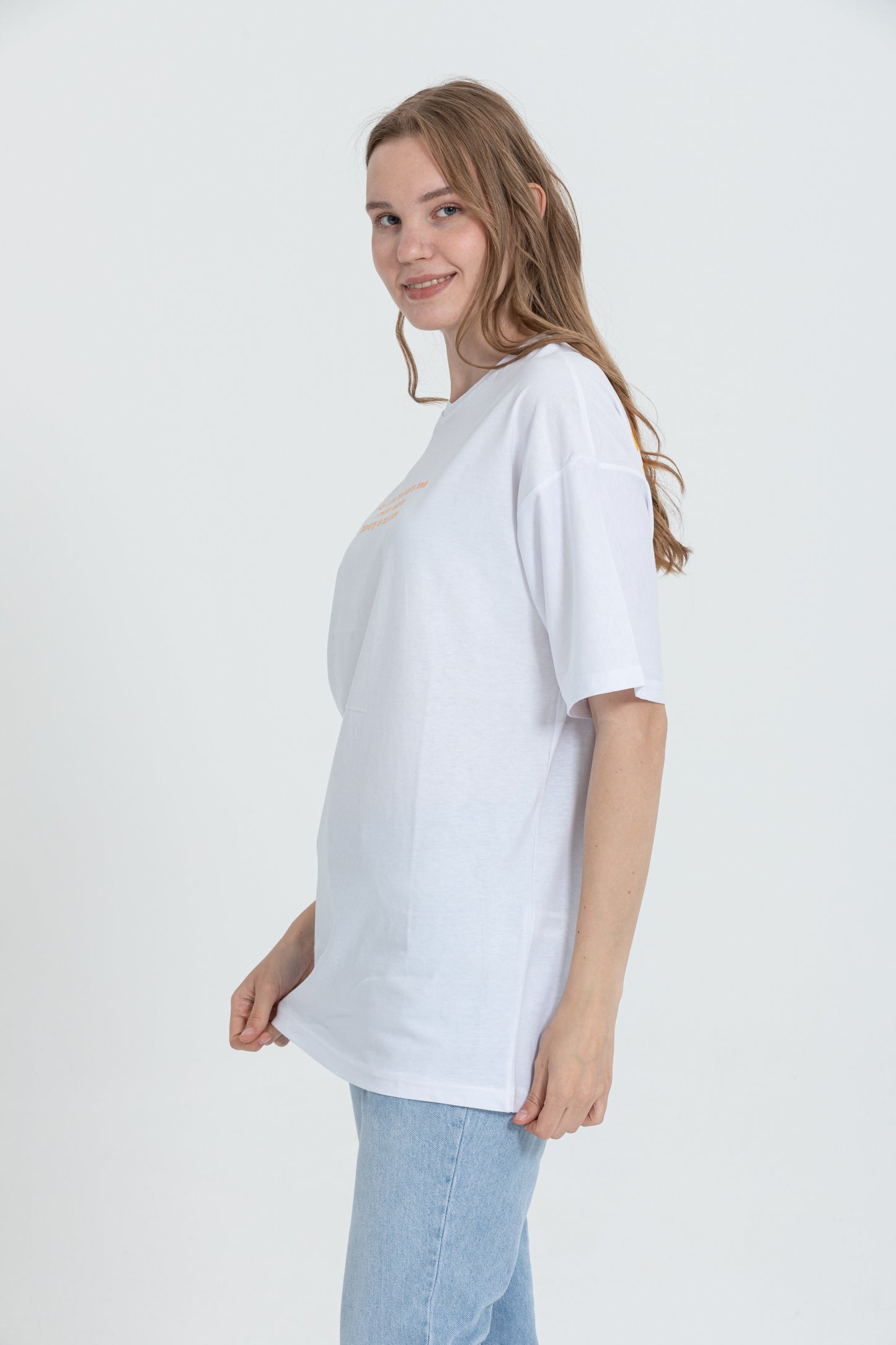 color:white