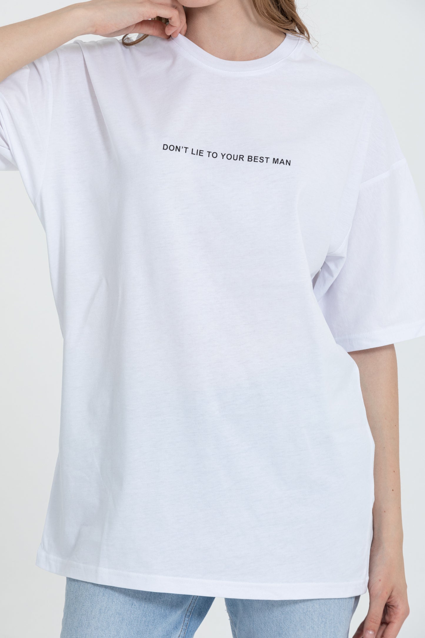 color:white