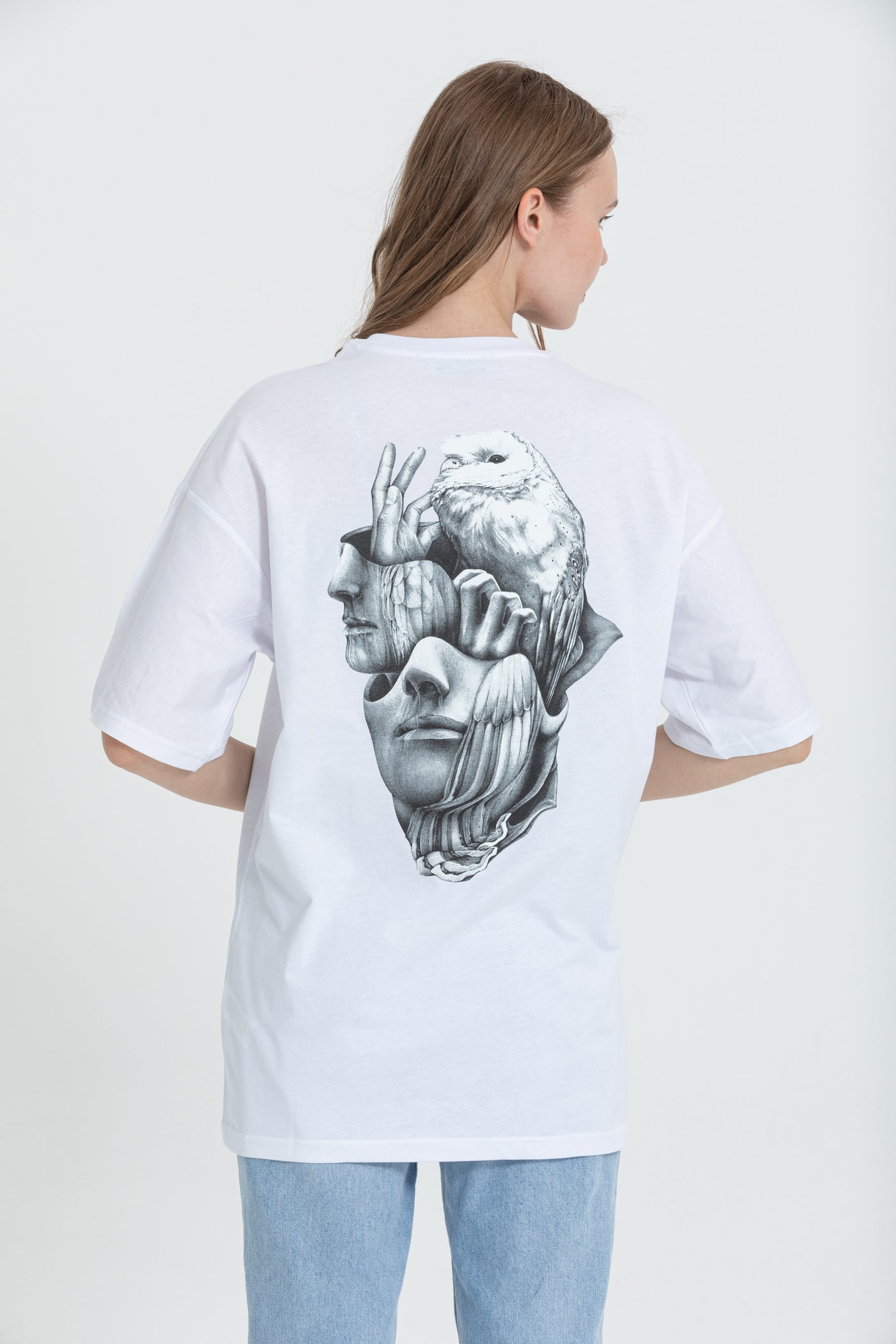color:white