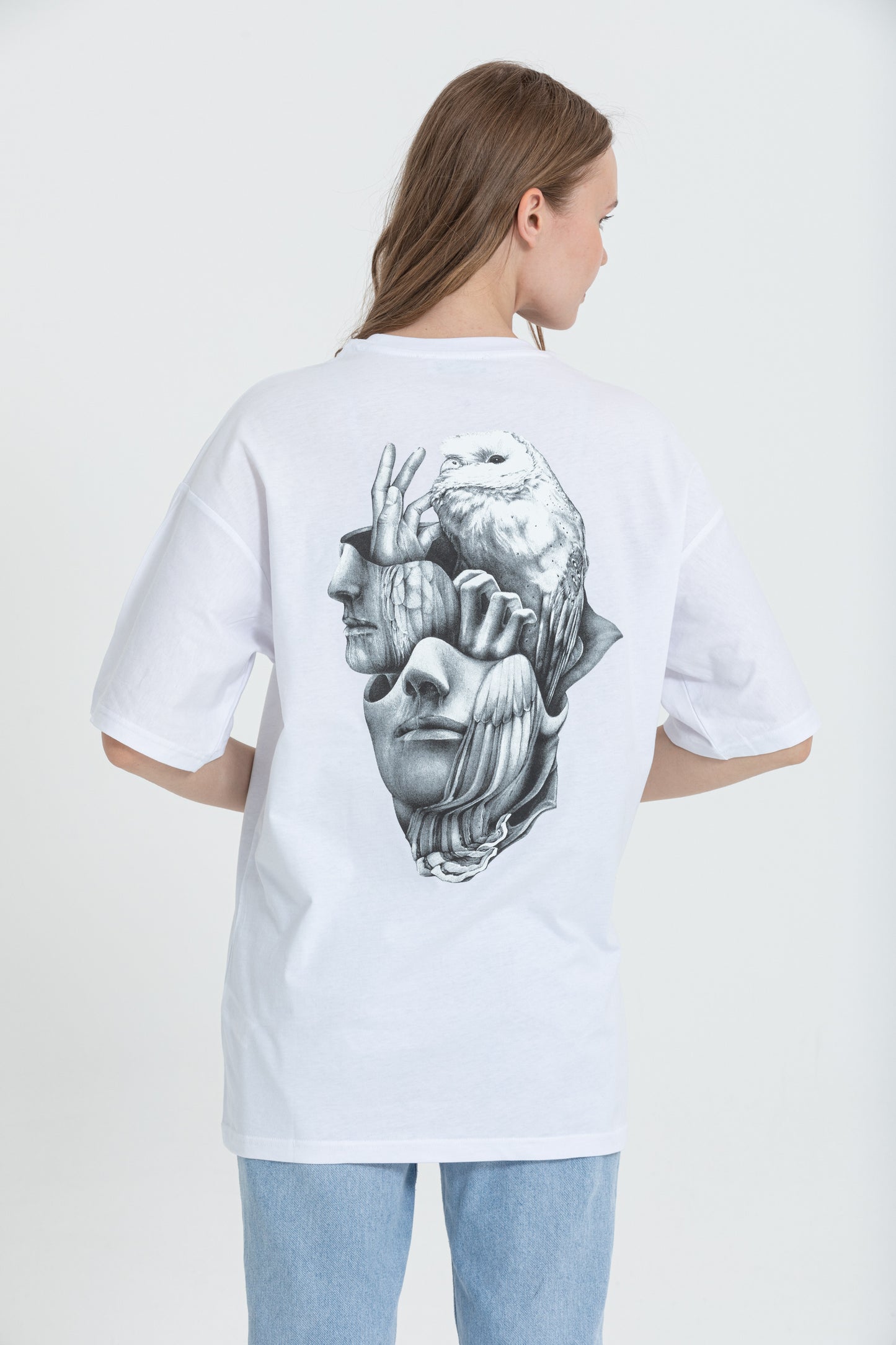 color:white