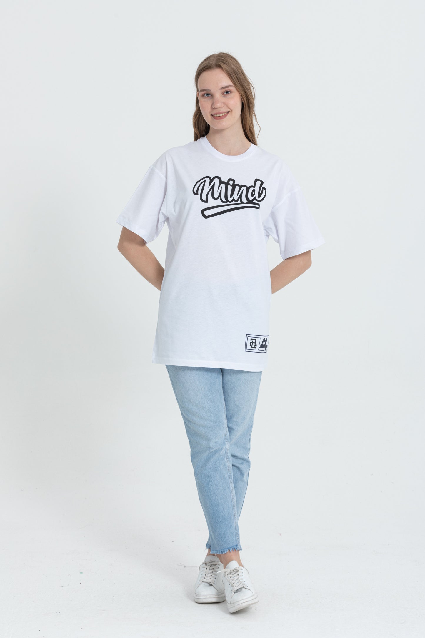 color:white
