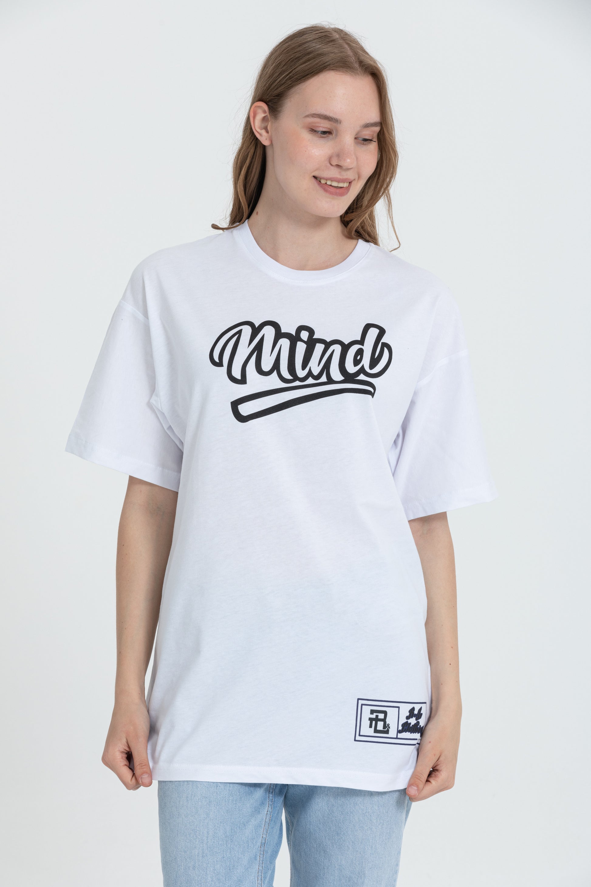 color:white