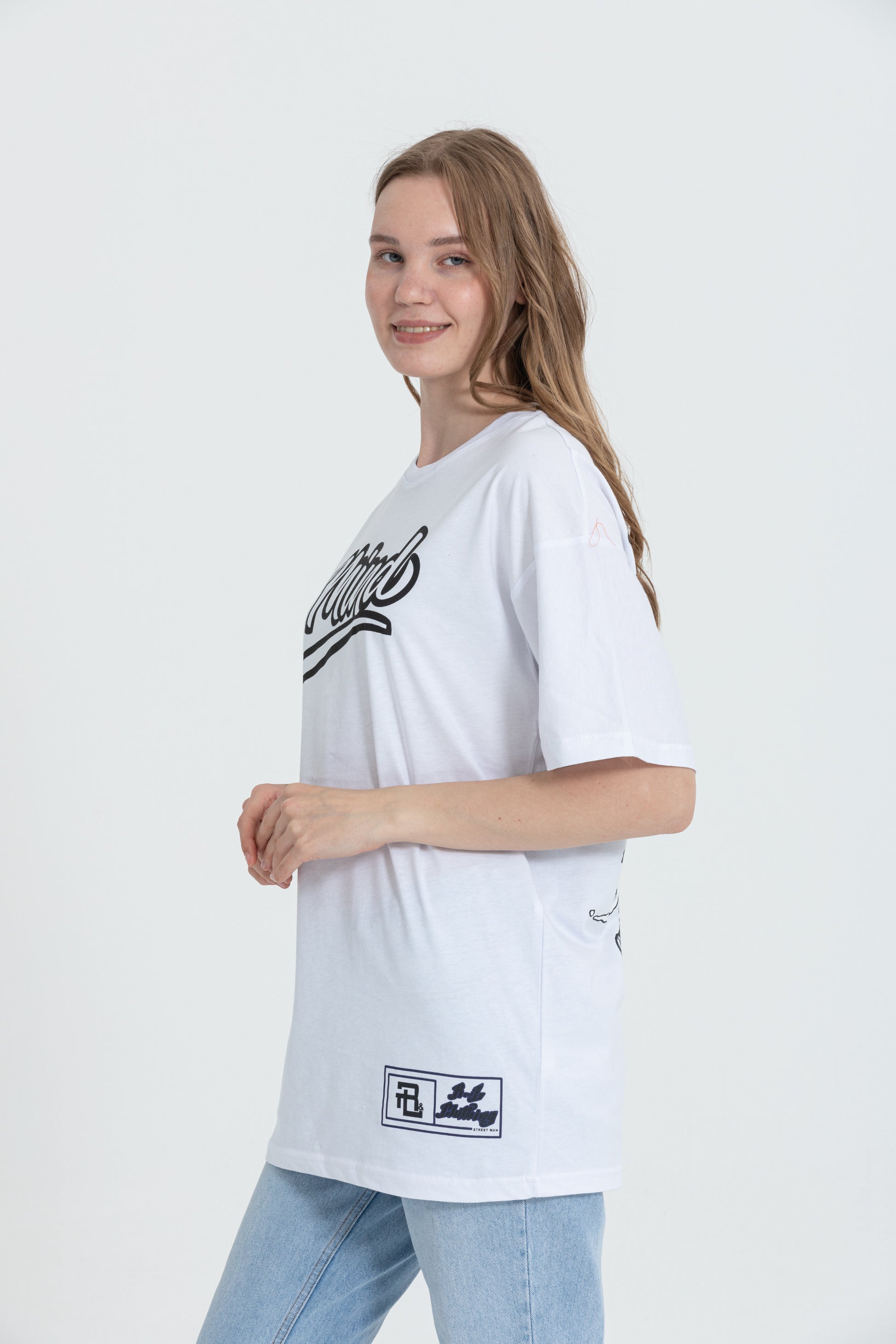 color:white