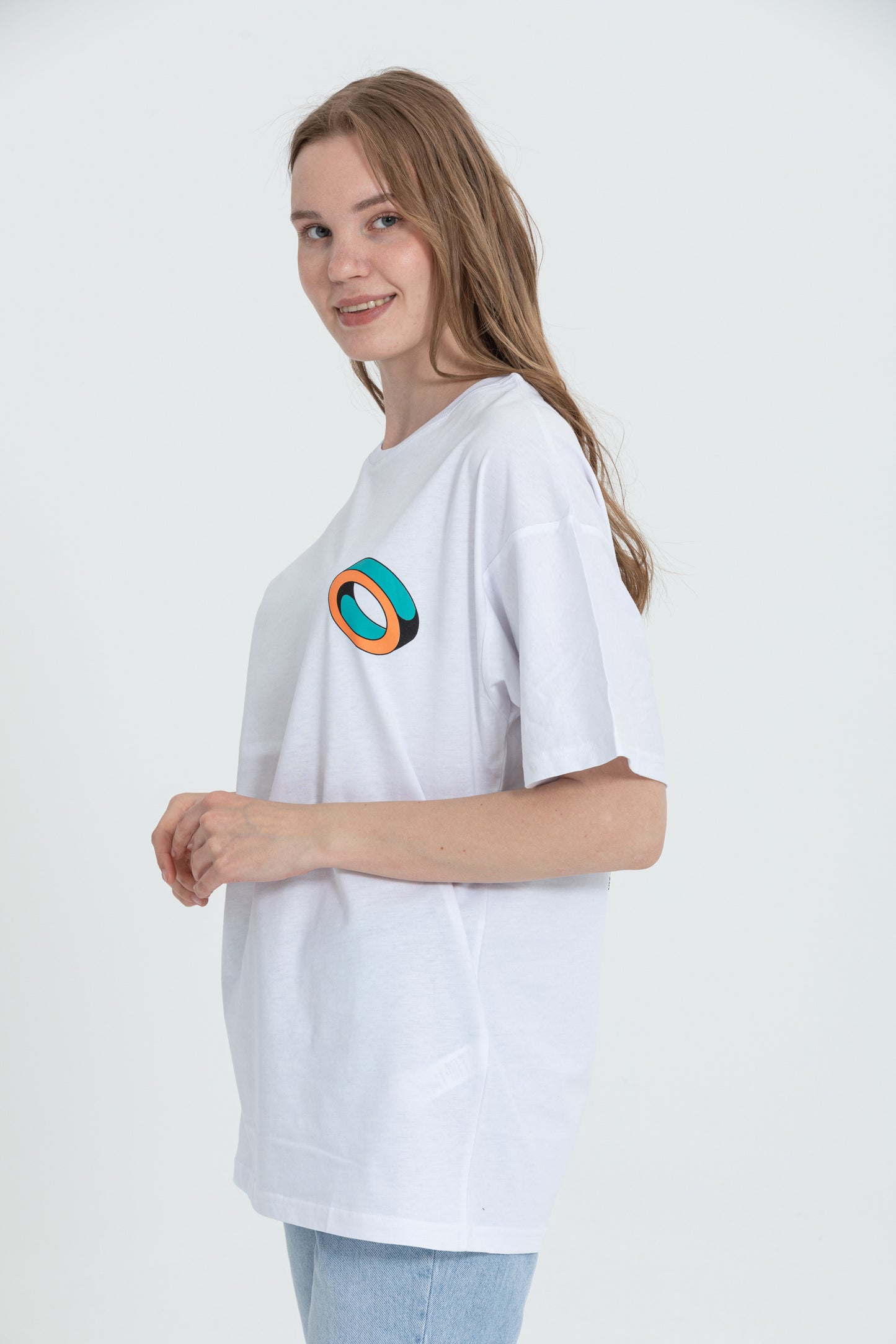 color:white
