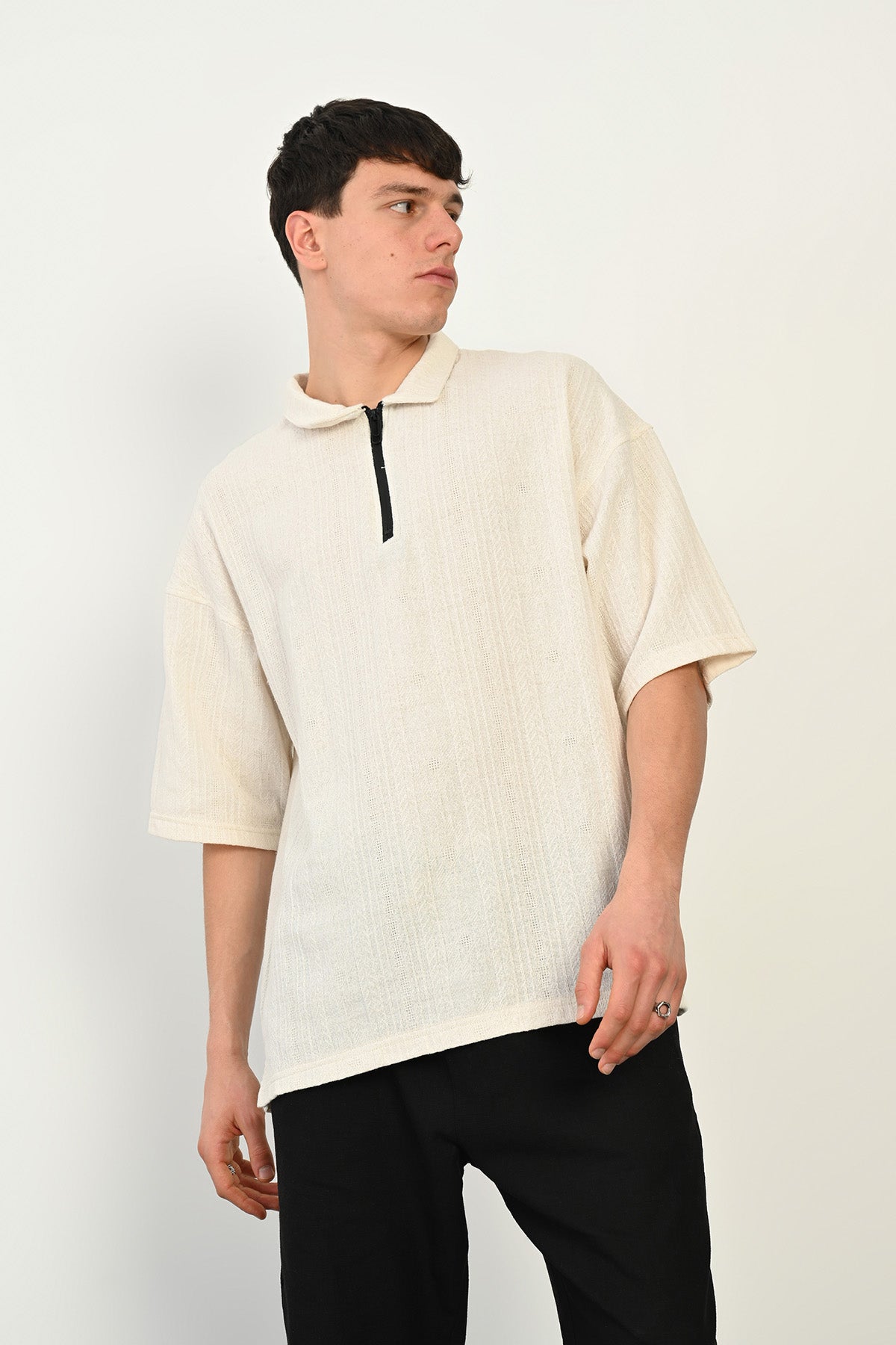 color:beige
