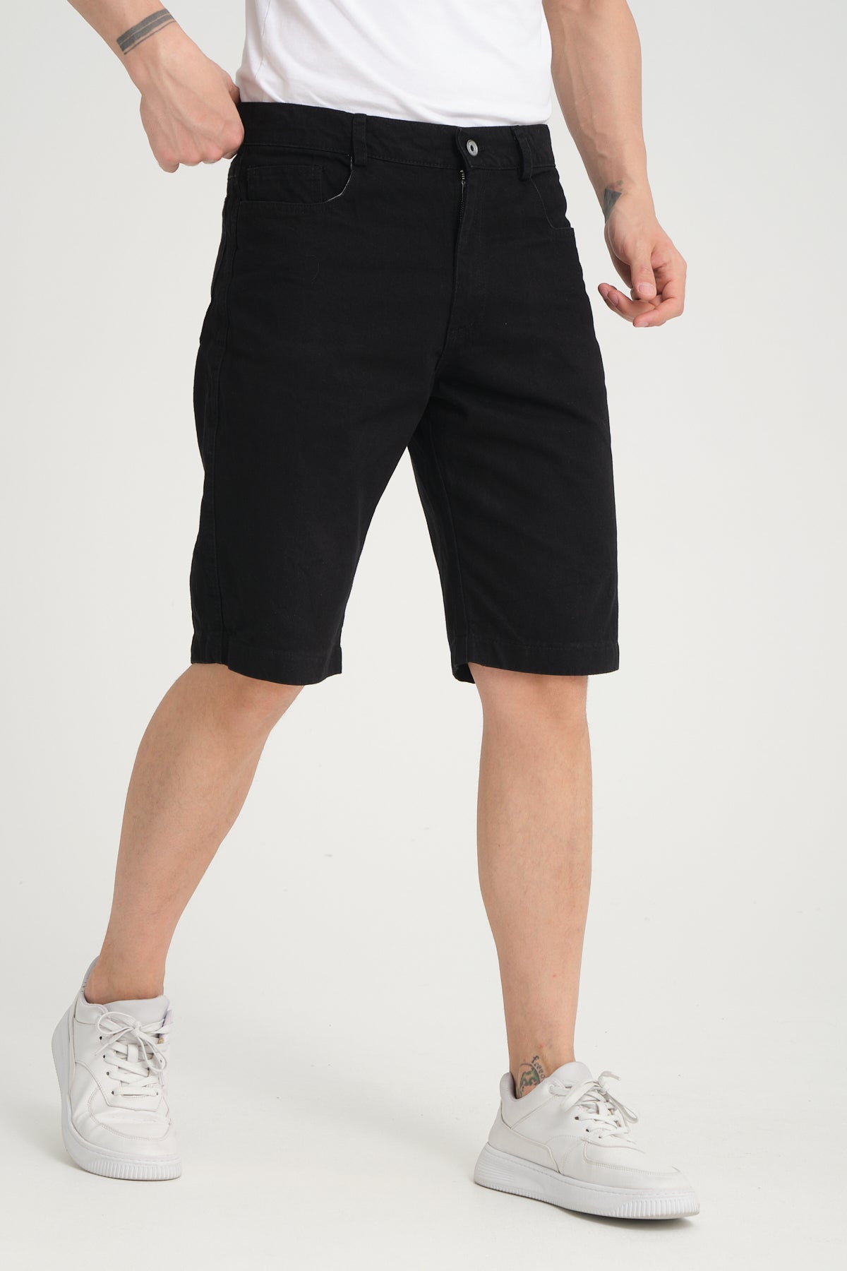 color:black