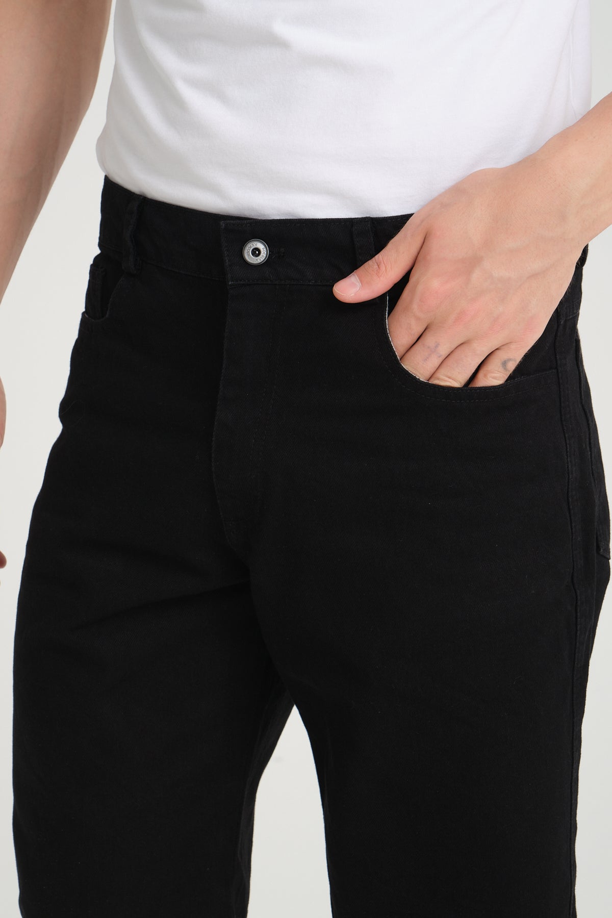 color:black
