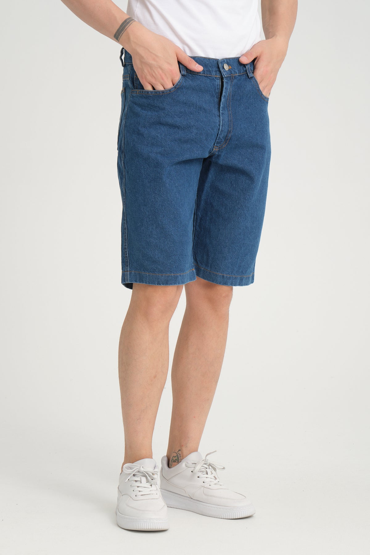 color:blue