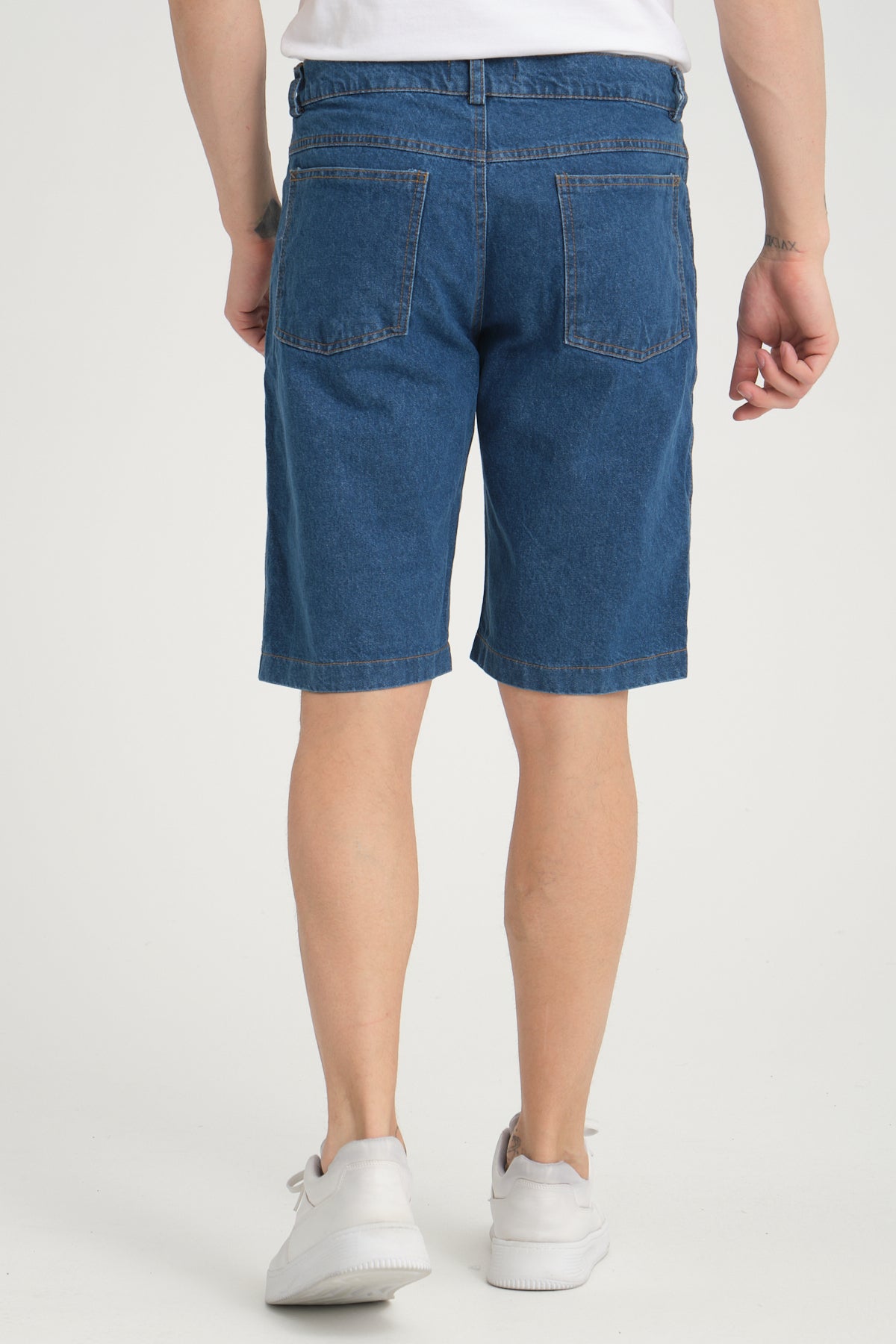 color:blue