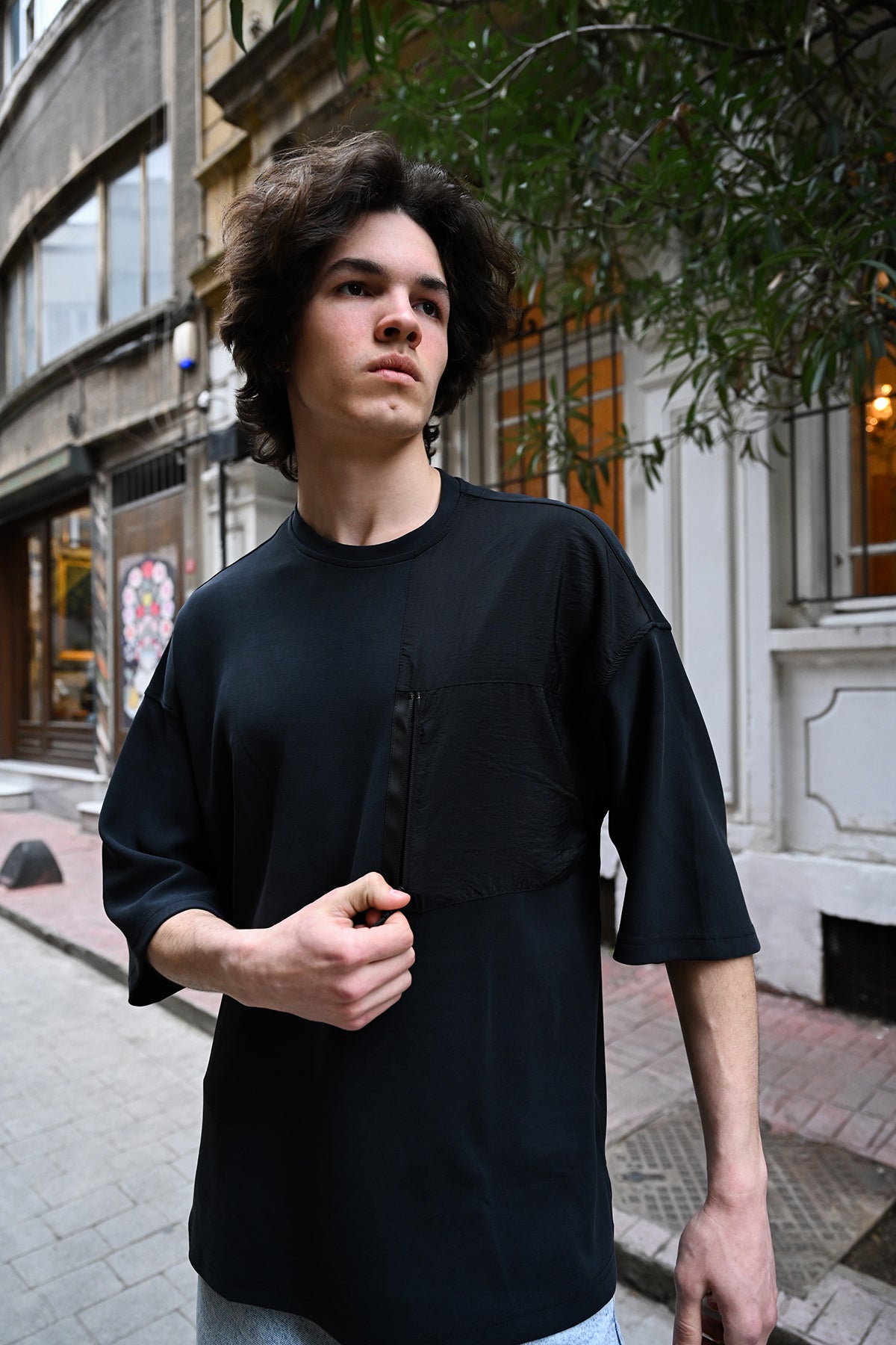 color:black
