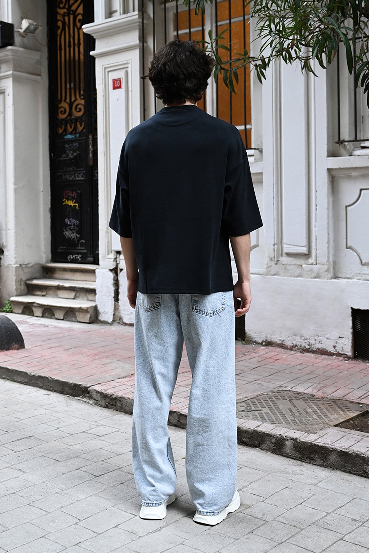 color:black