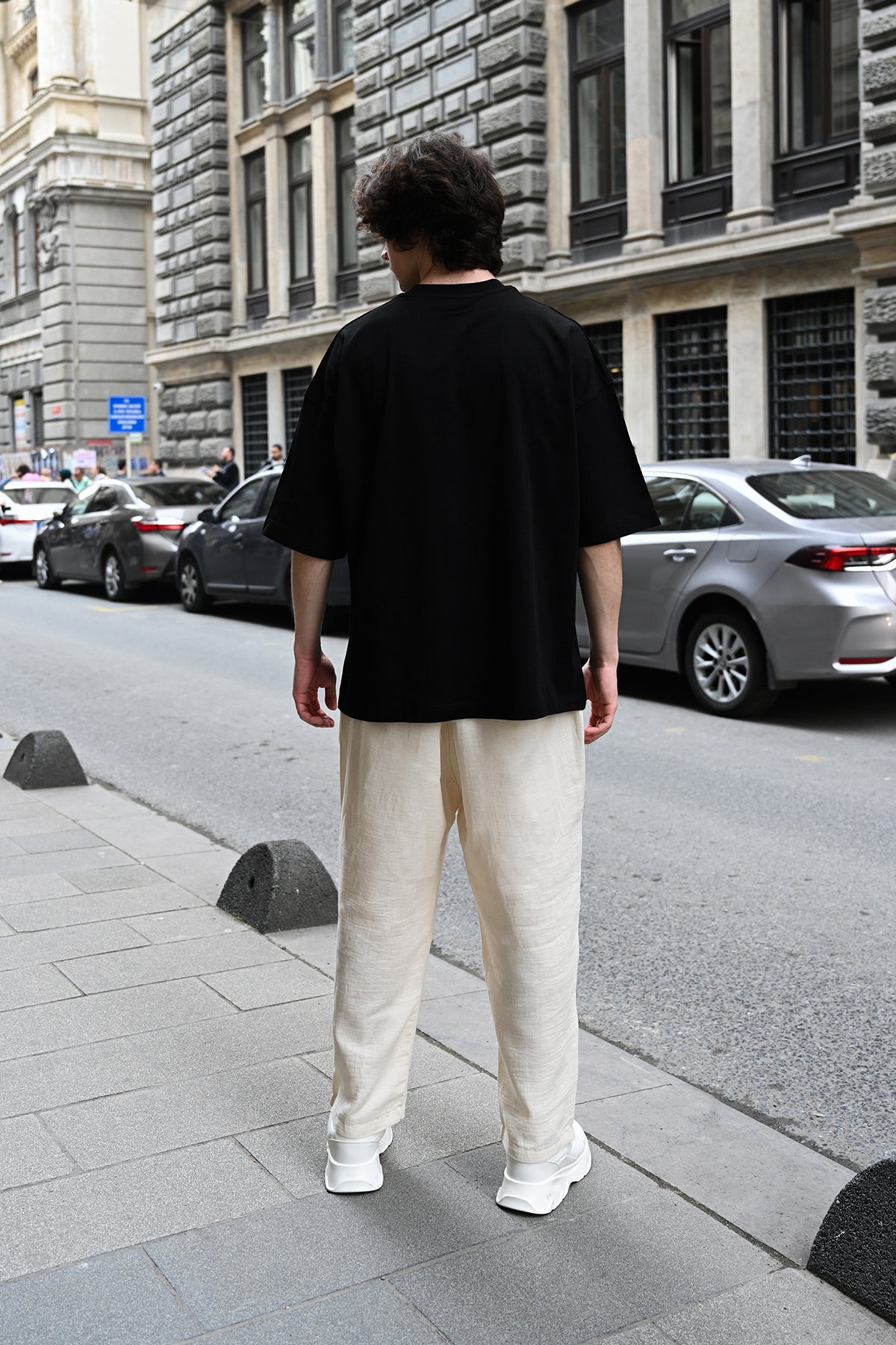 color:black