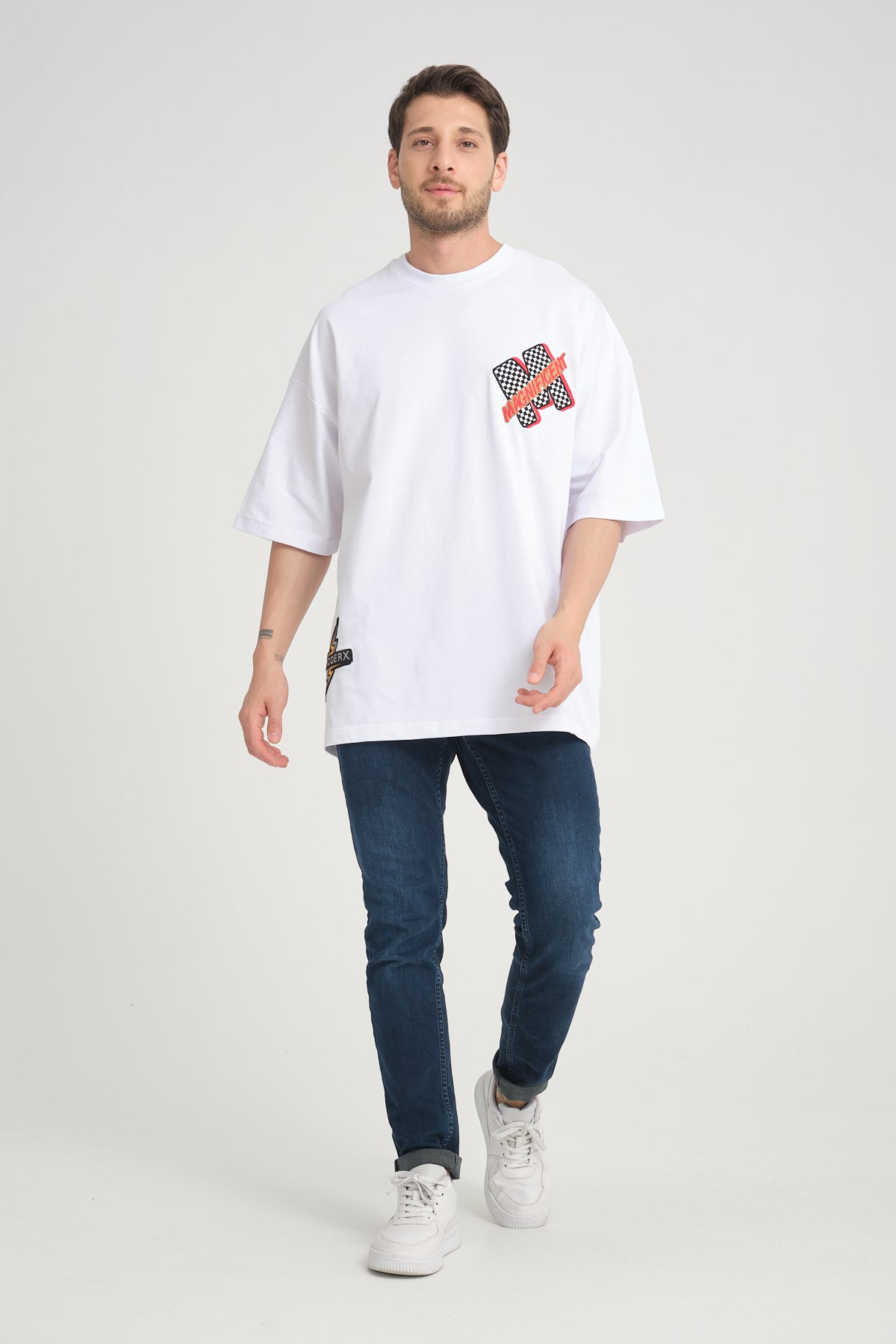 color:white