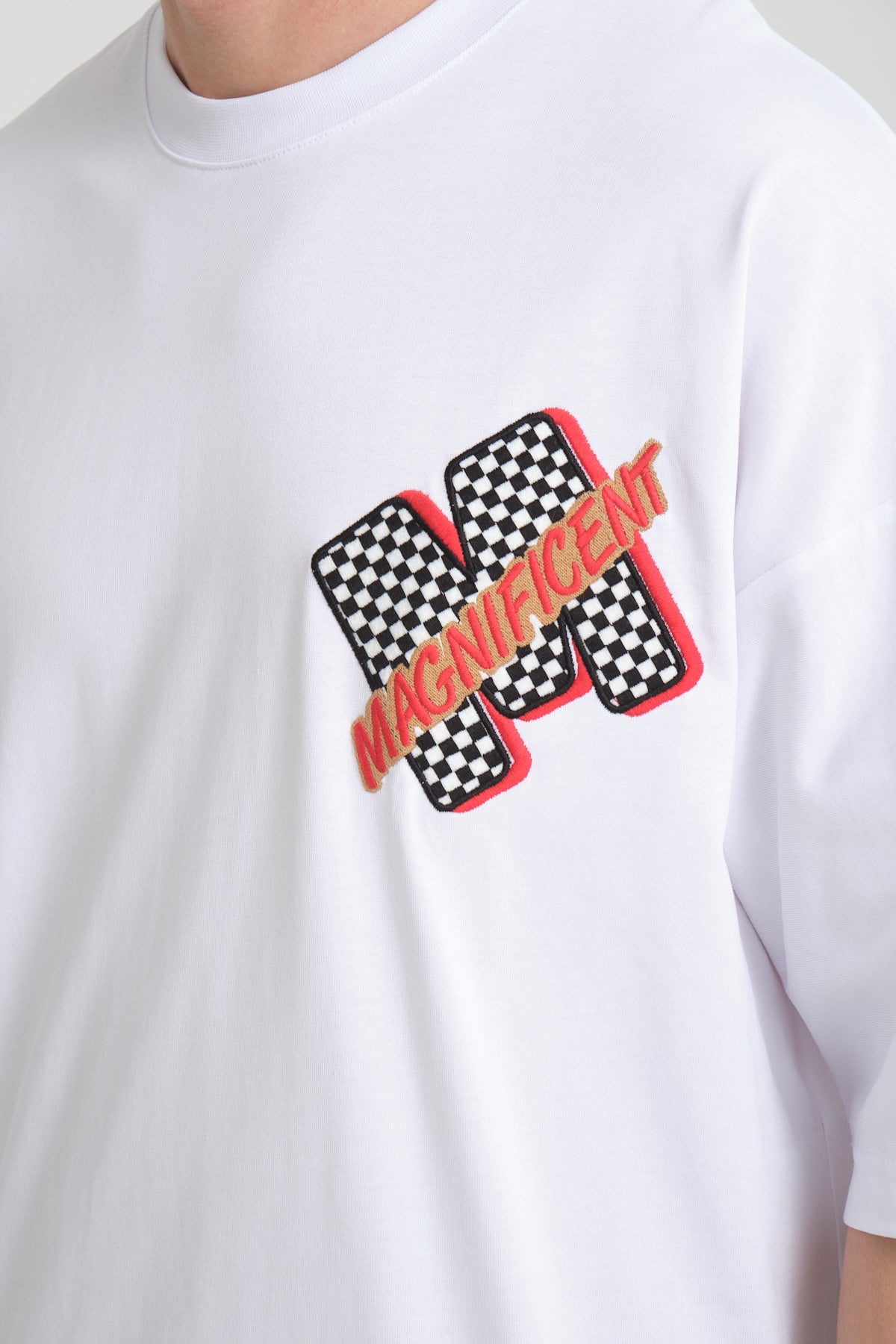color:white