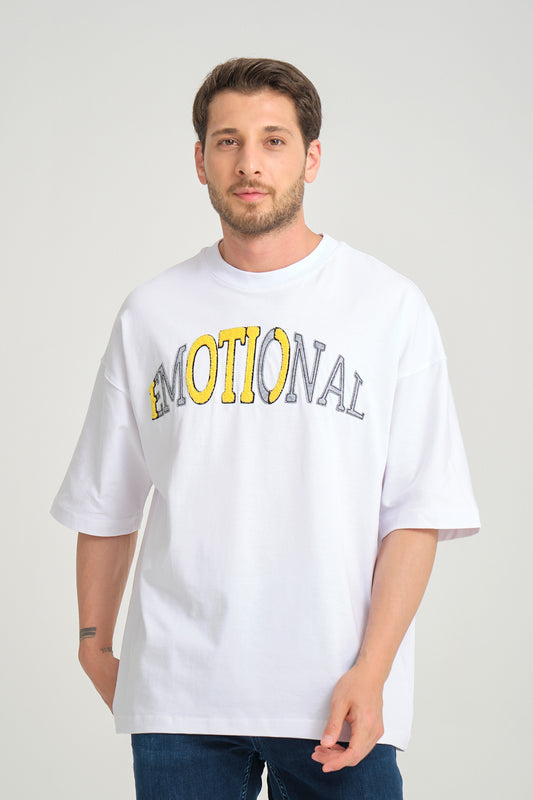 color:white