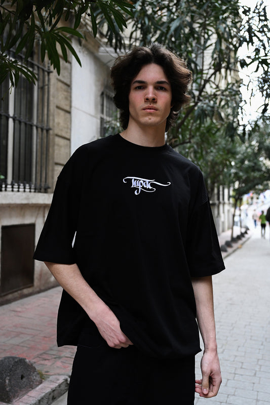 color:black