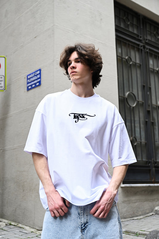 color:white
