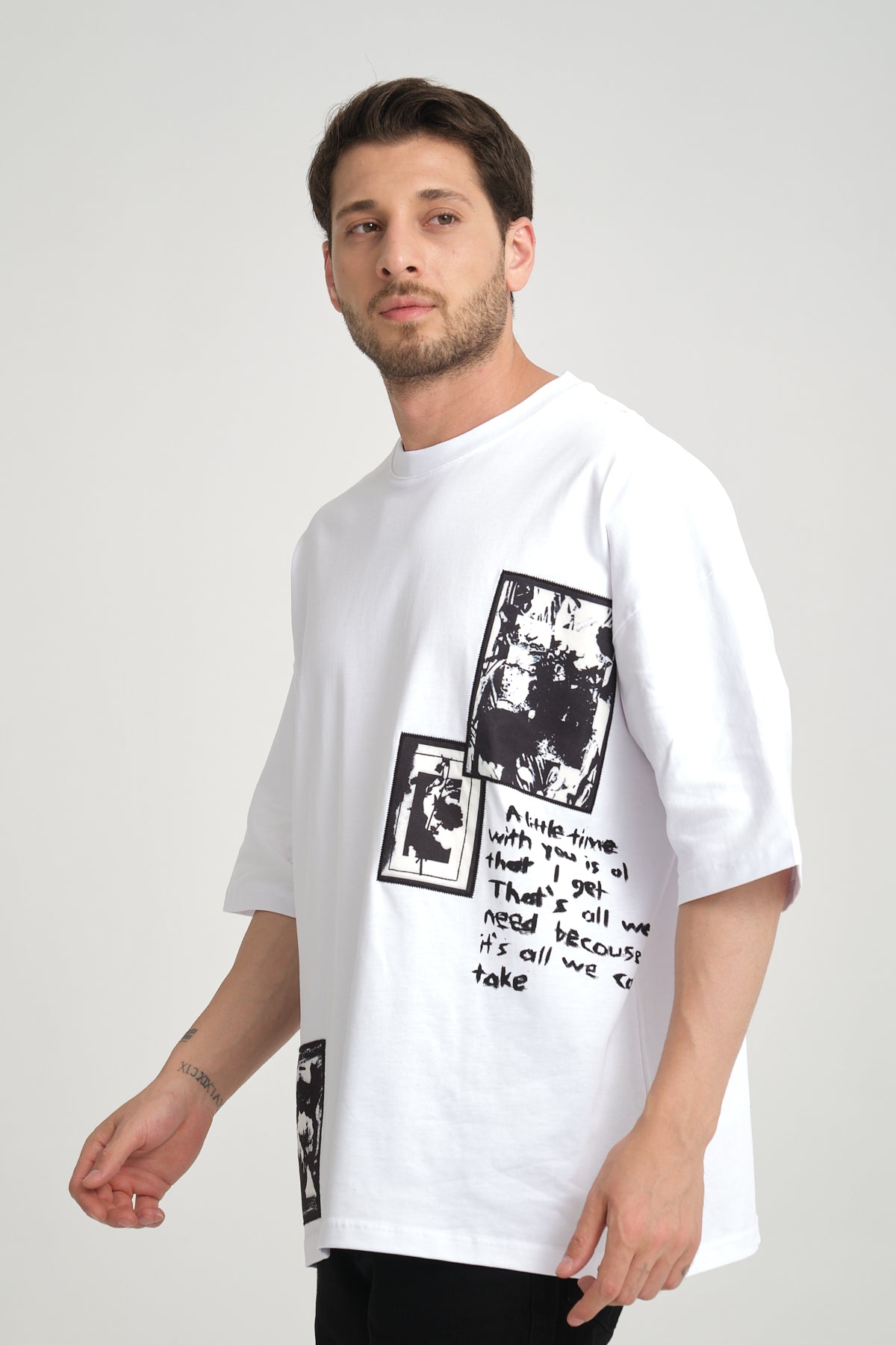 color:white
