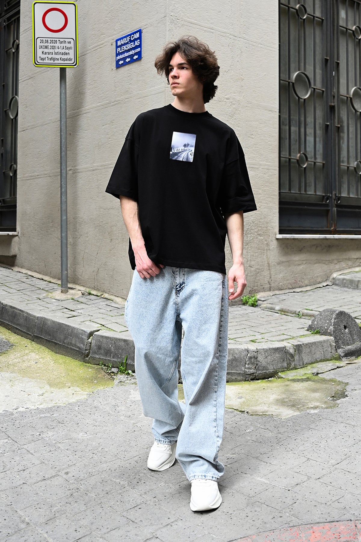 color:black