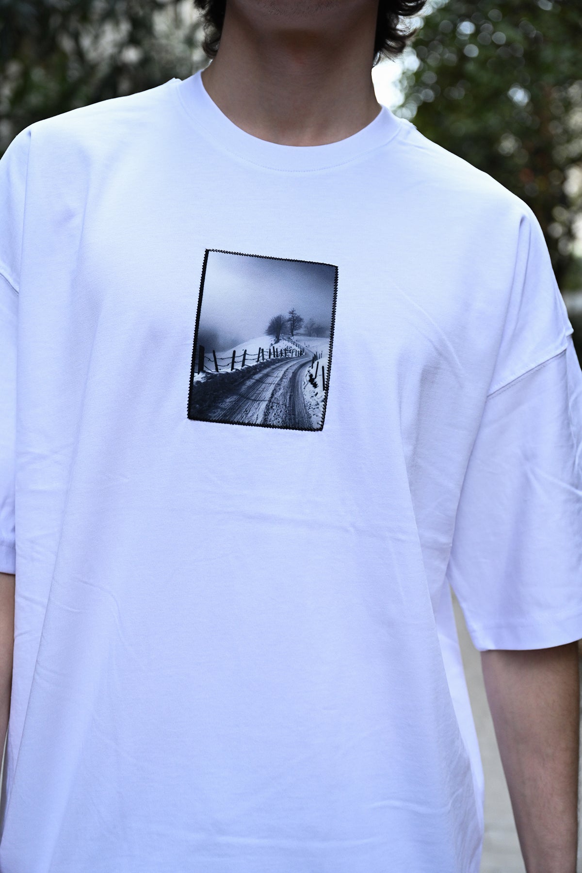 color:white