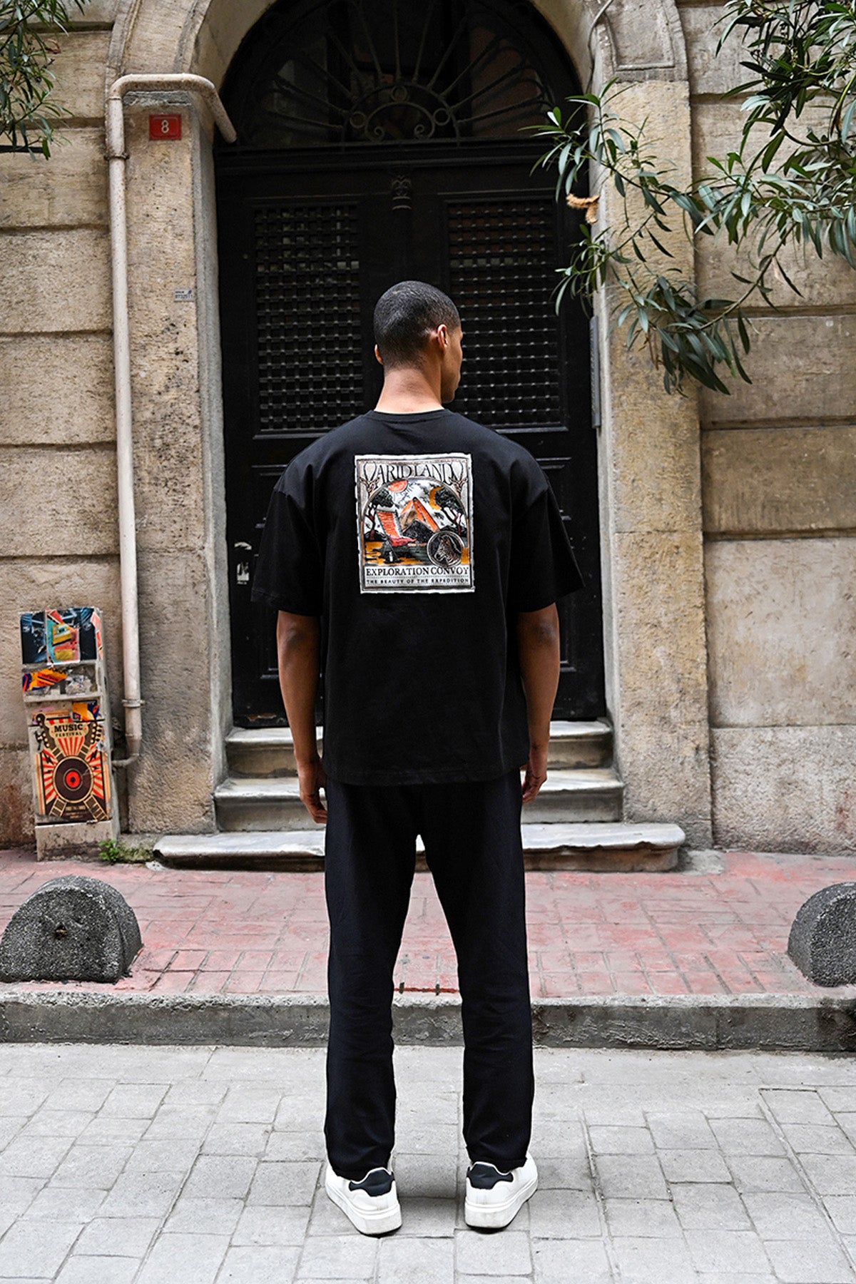 color:black