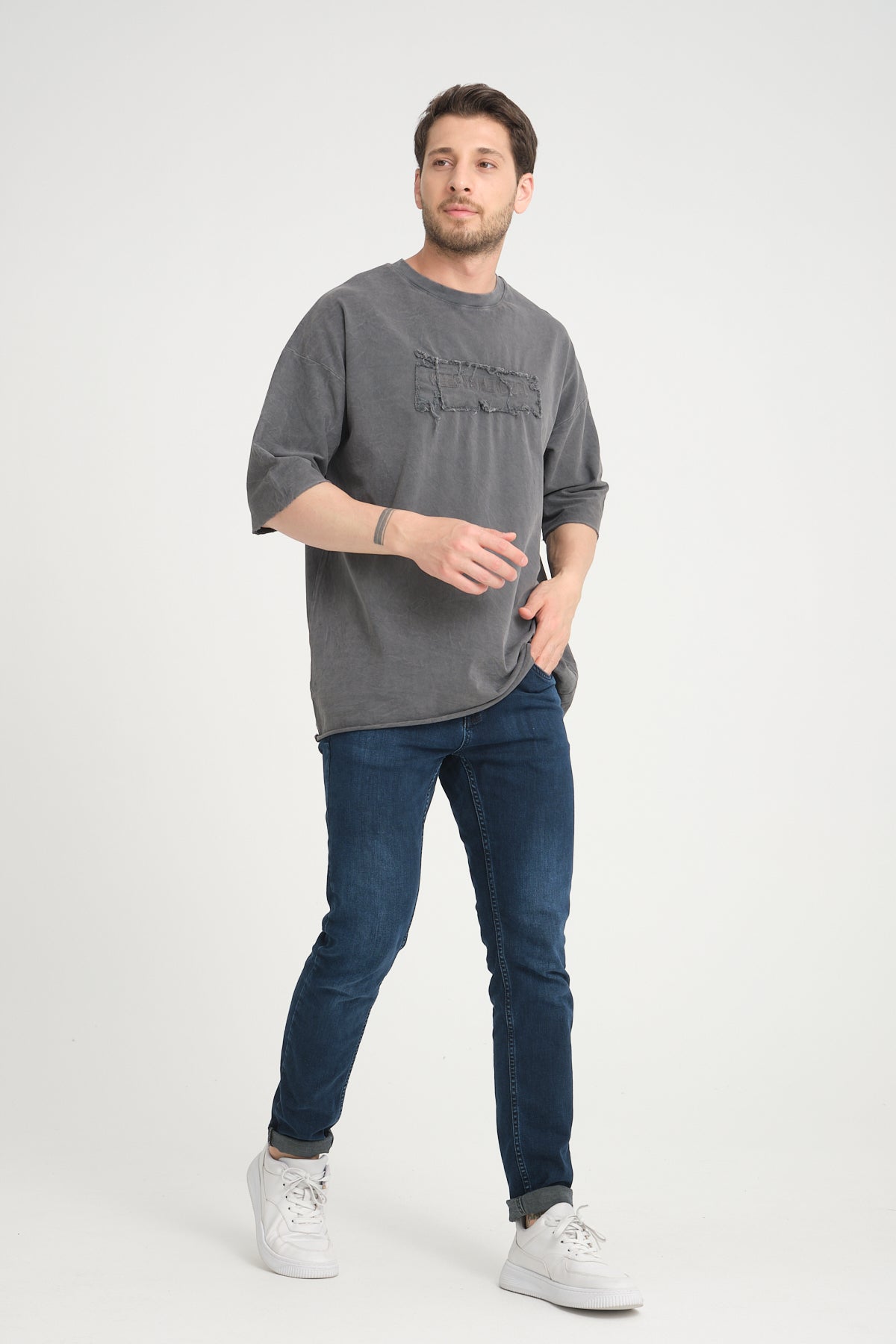 color:gray