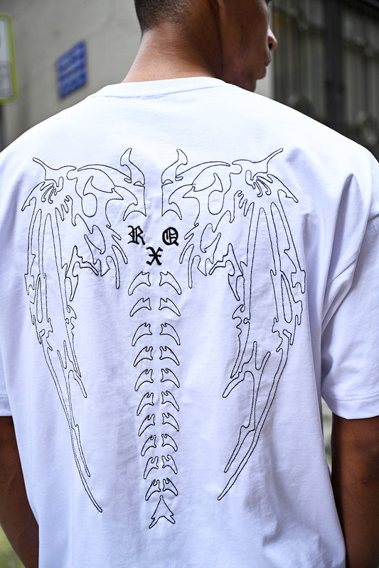 color:white