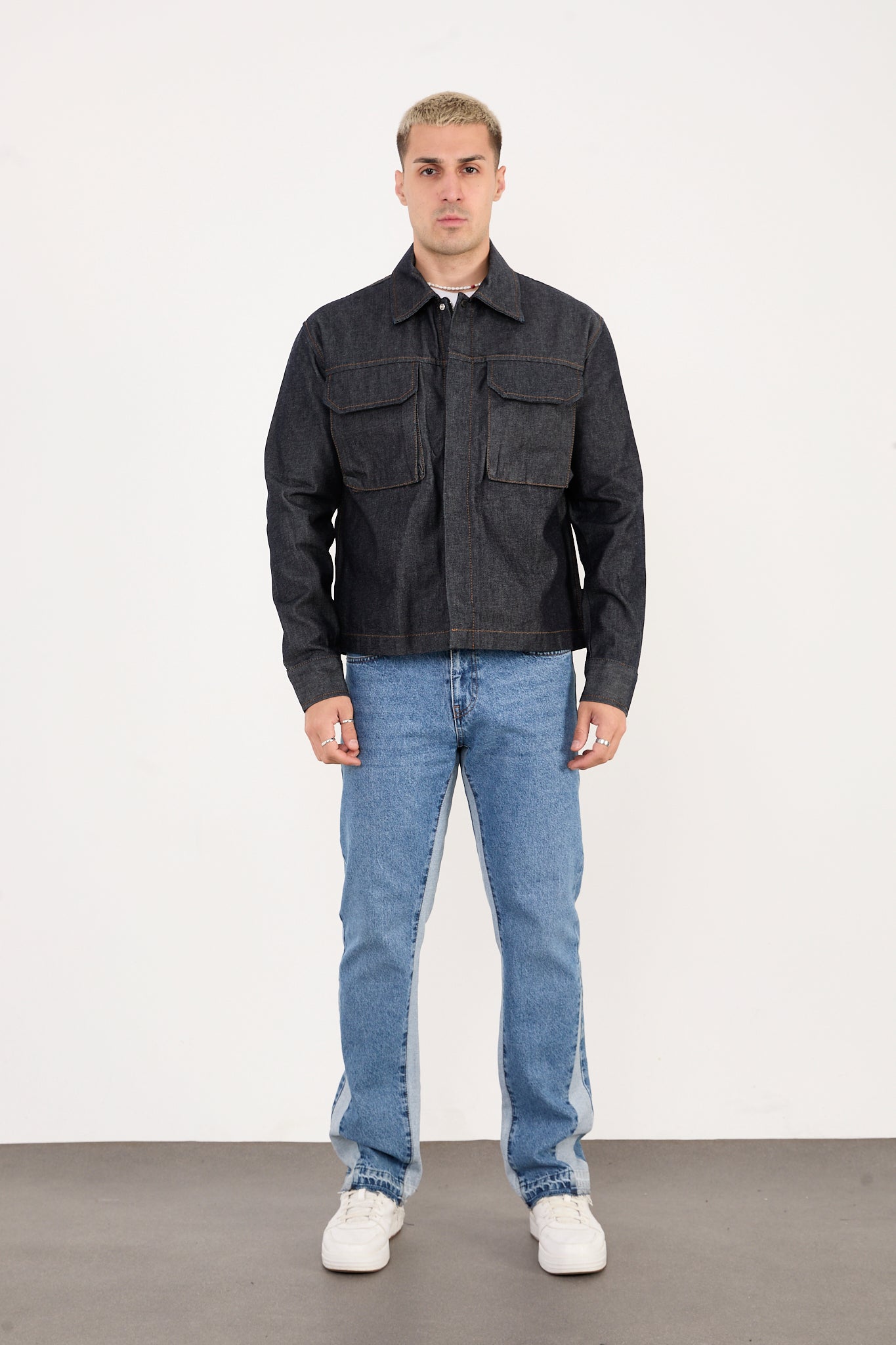 color:navy
