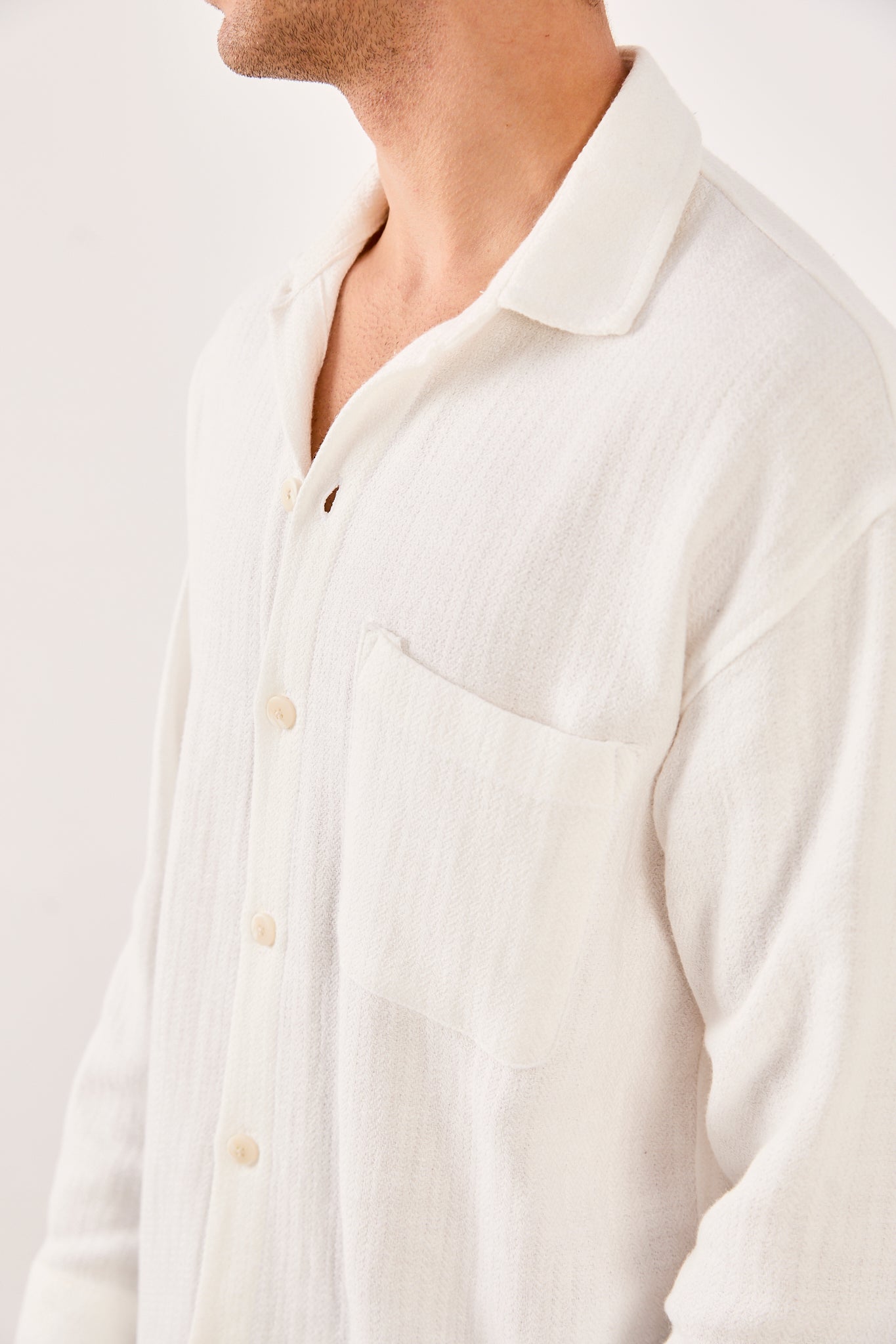 color:white 