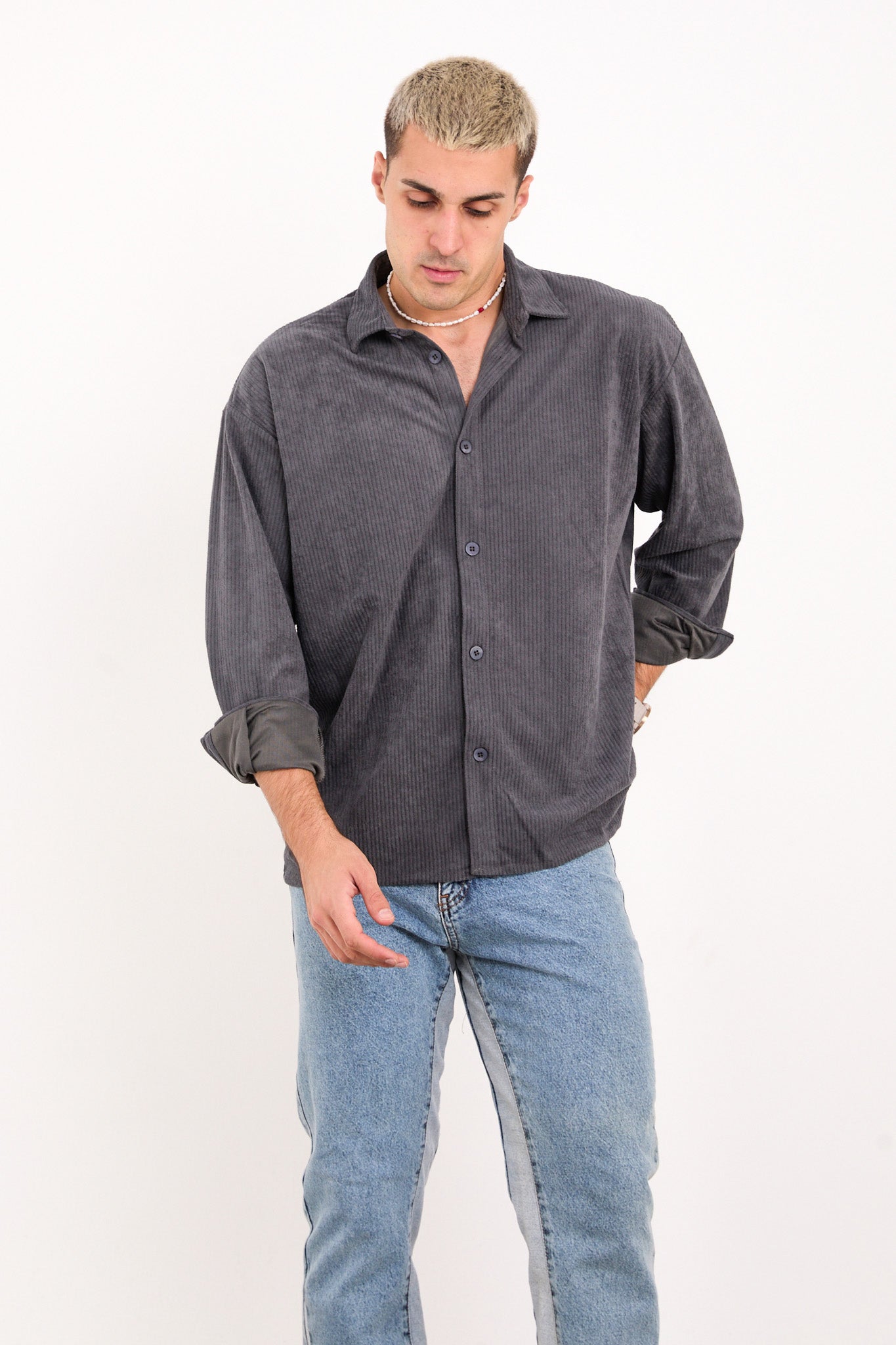 color:gray